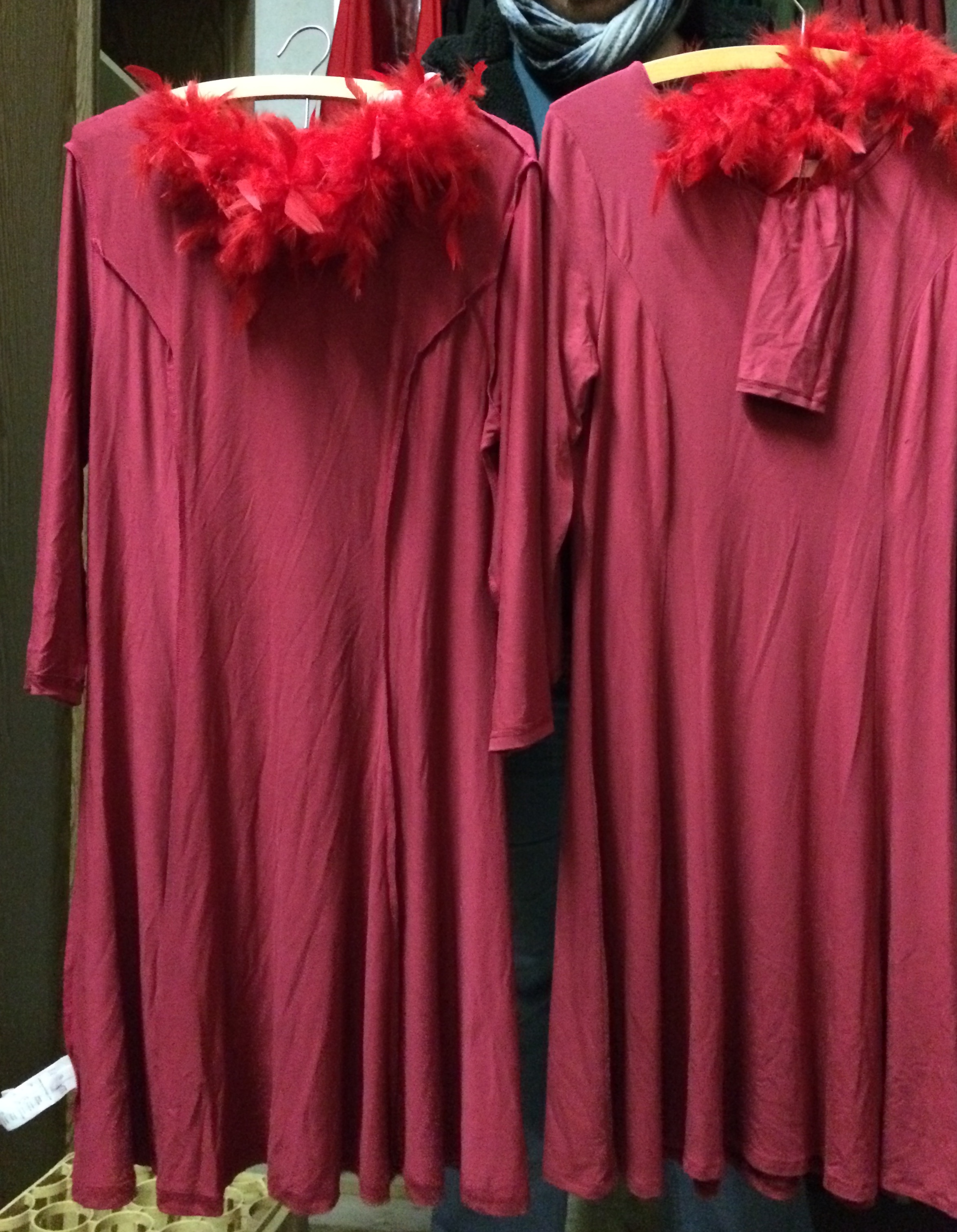 K33 Kleid mit Federkragen