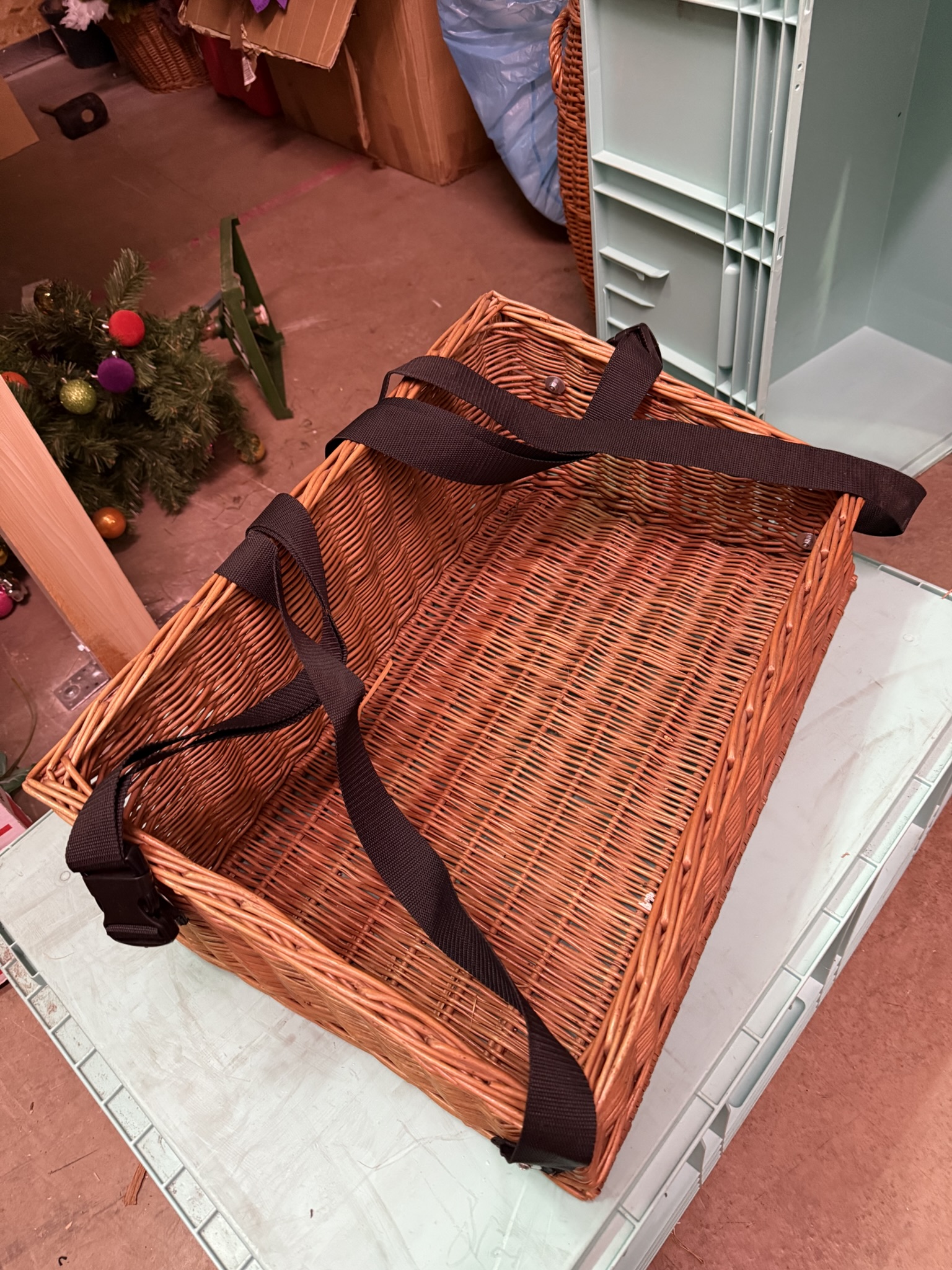 S02-003 Bauchladen (Korb)