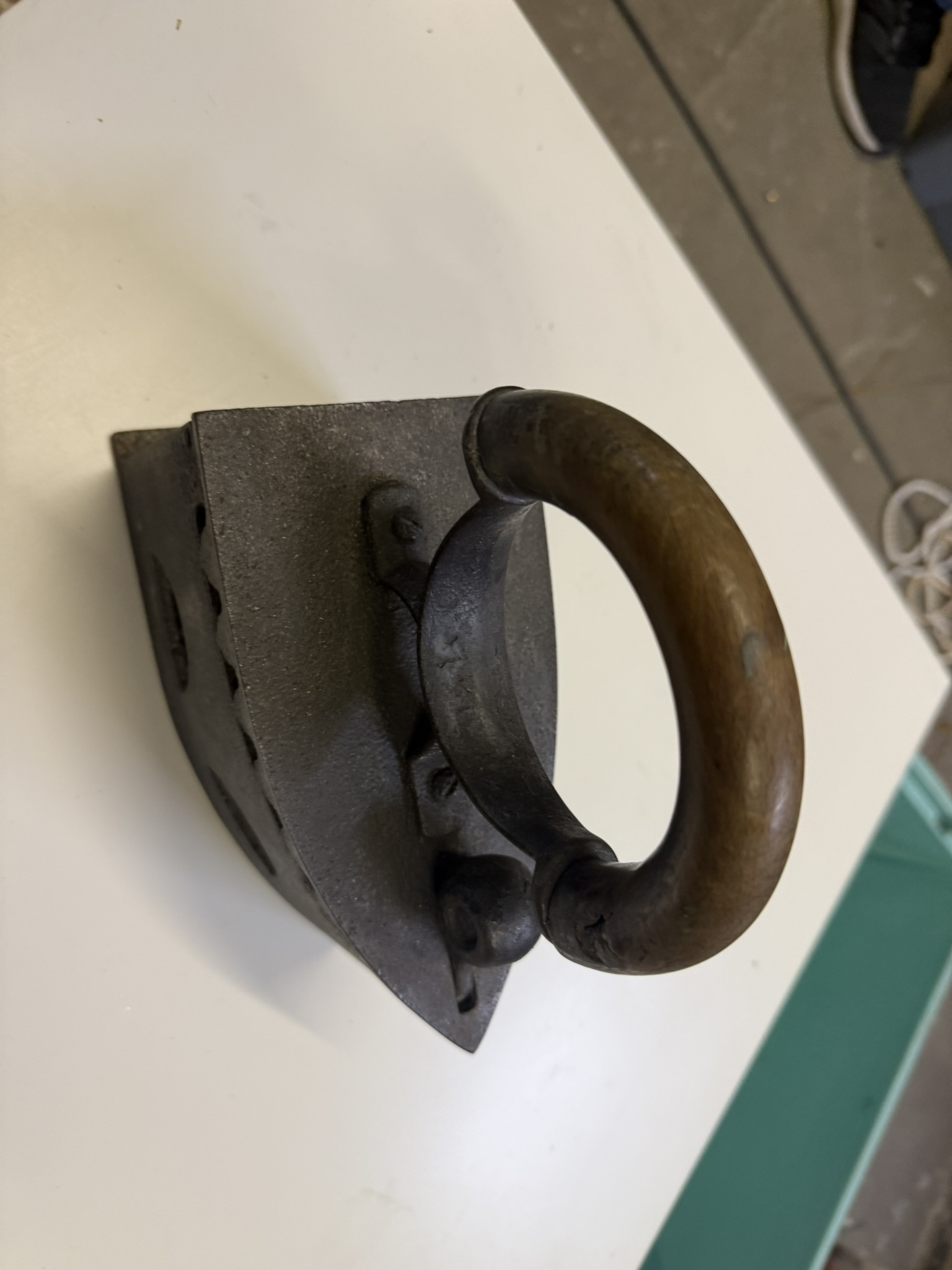 A04-001 Bügeleisen alt