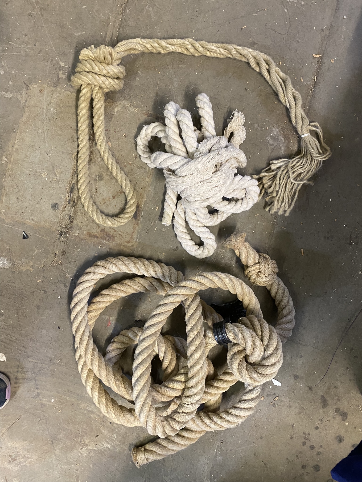 Verschiedene Seile und Stricke