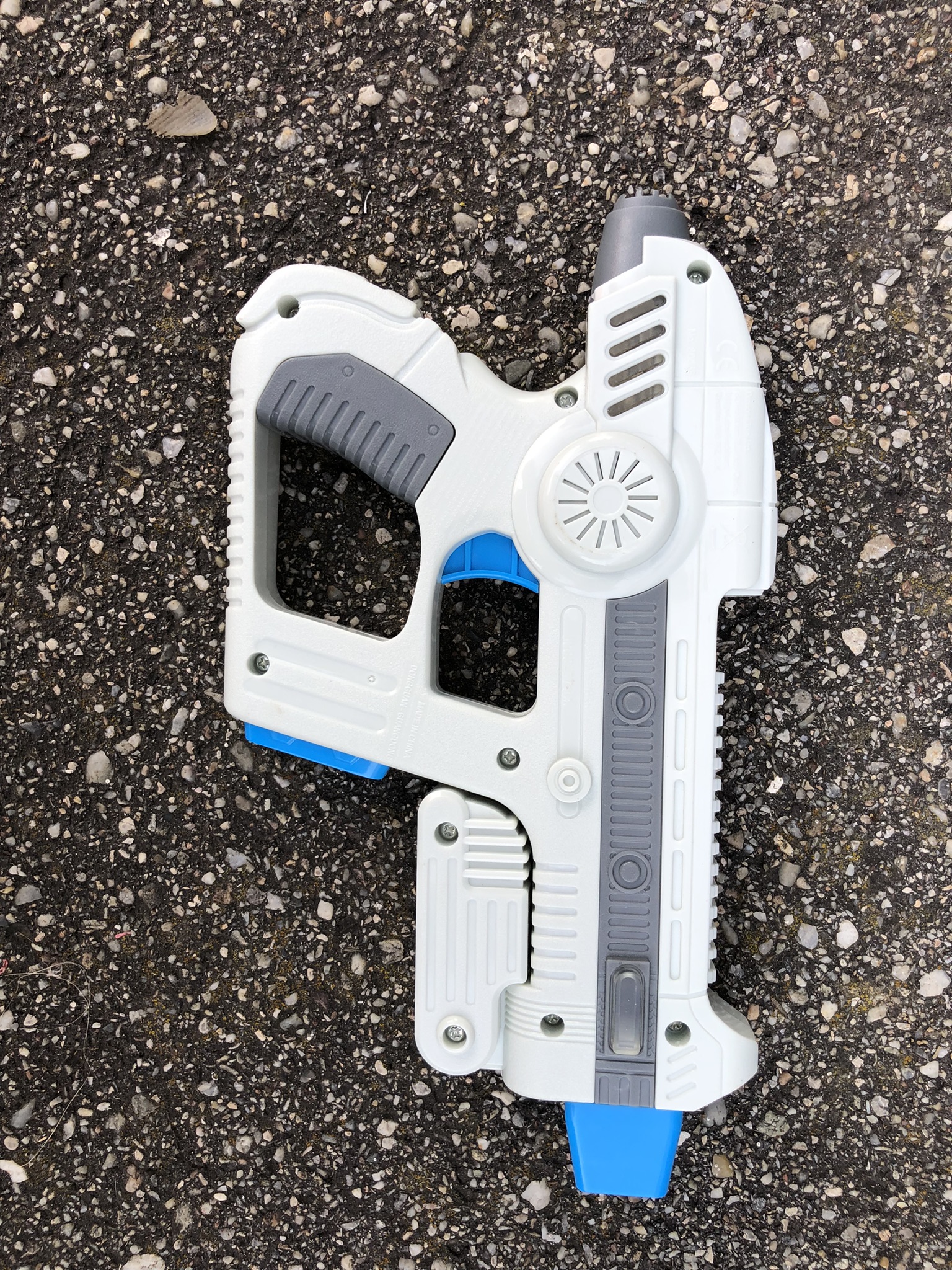 M01-025 Weltraum-Pistole