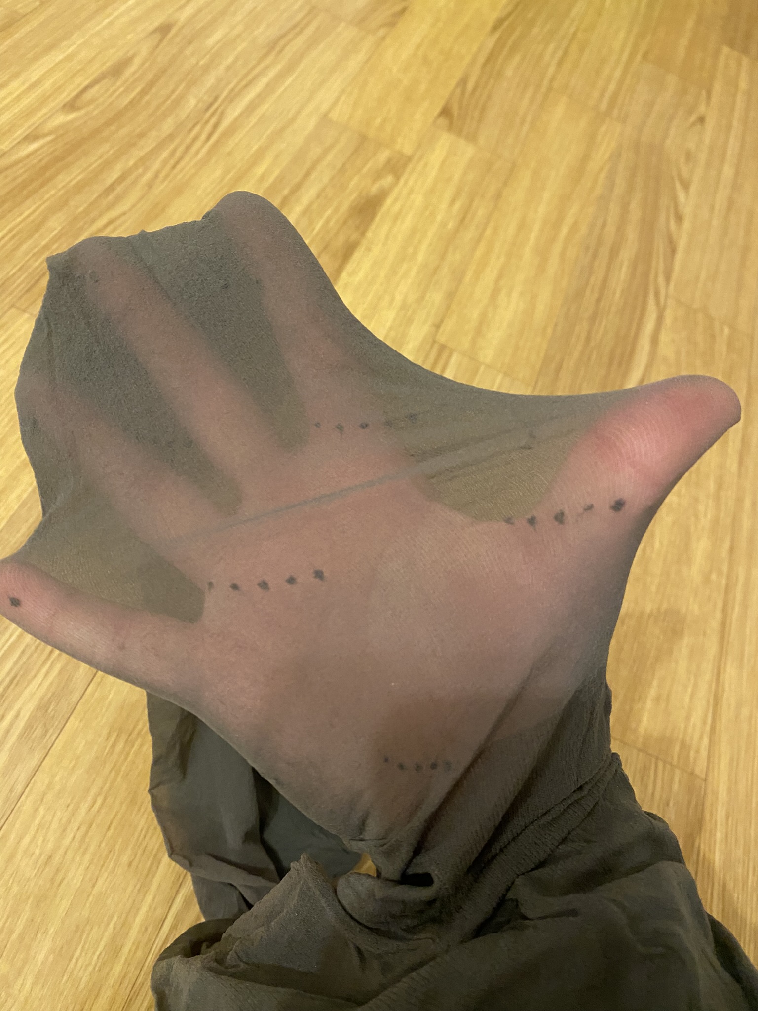 ST28 Feinstrumpfhose mit Punkt-Linien