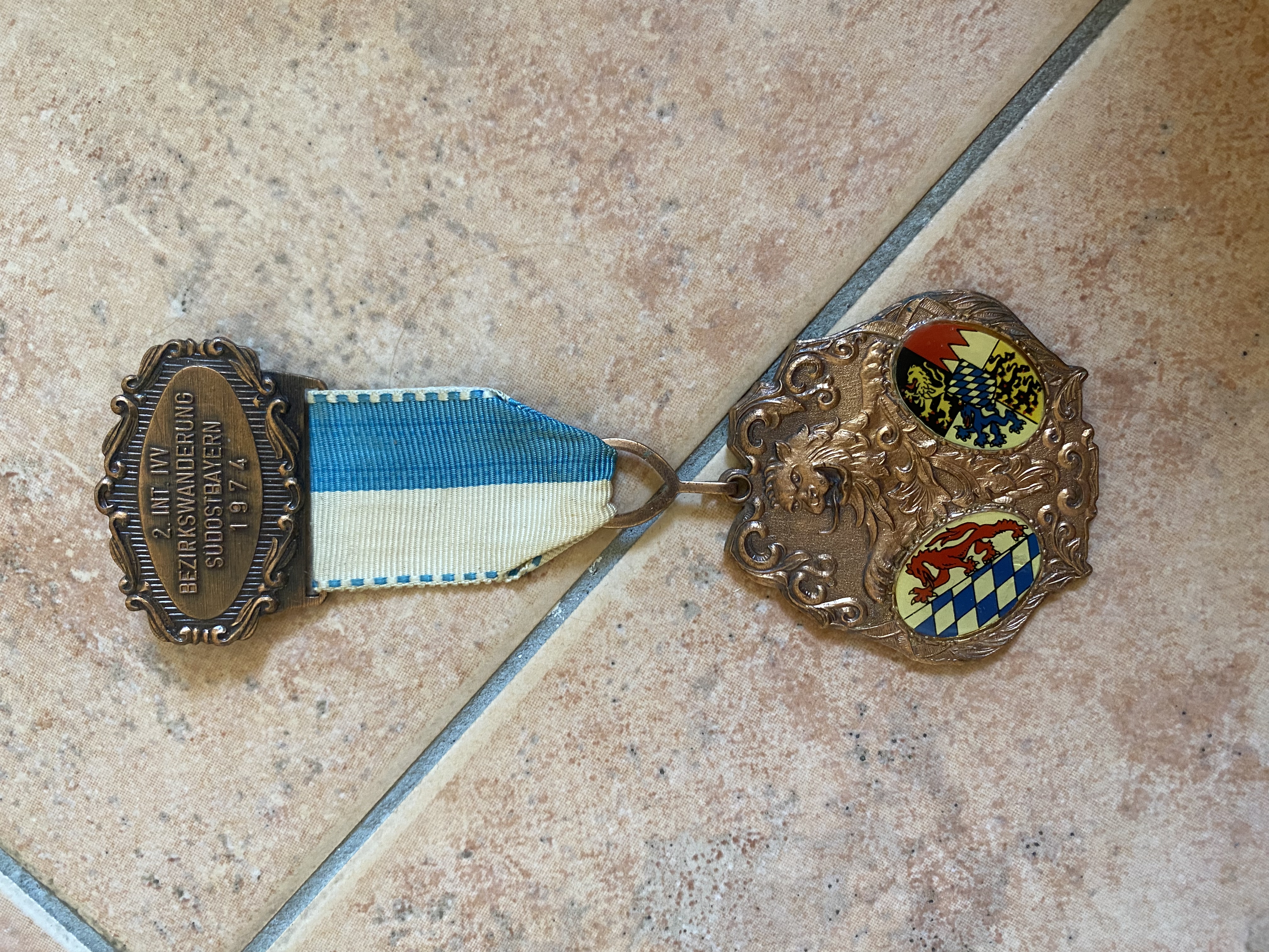 V01-056 Orden Wandertag