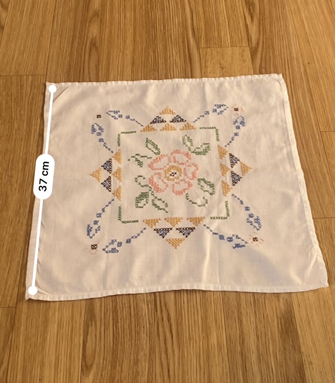 T01-002 Taschentuch mit Stickerei