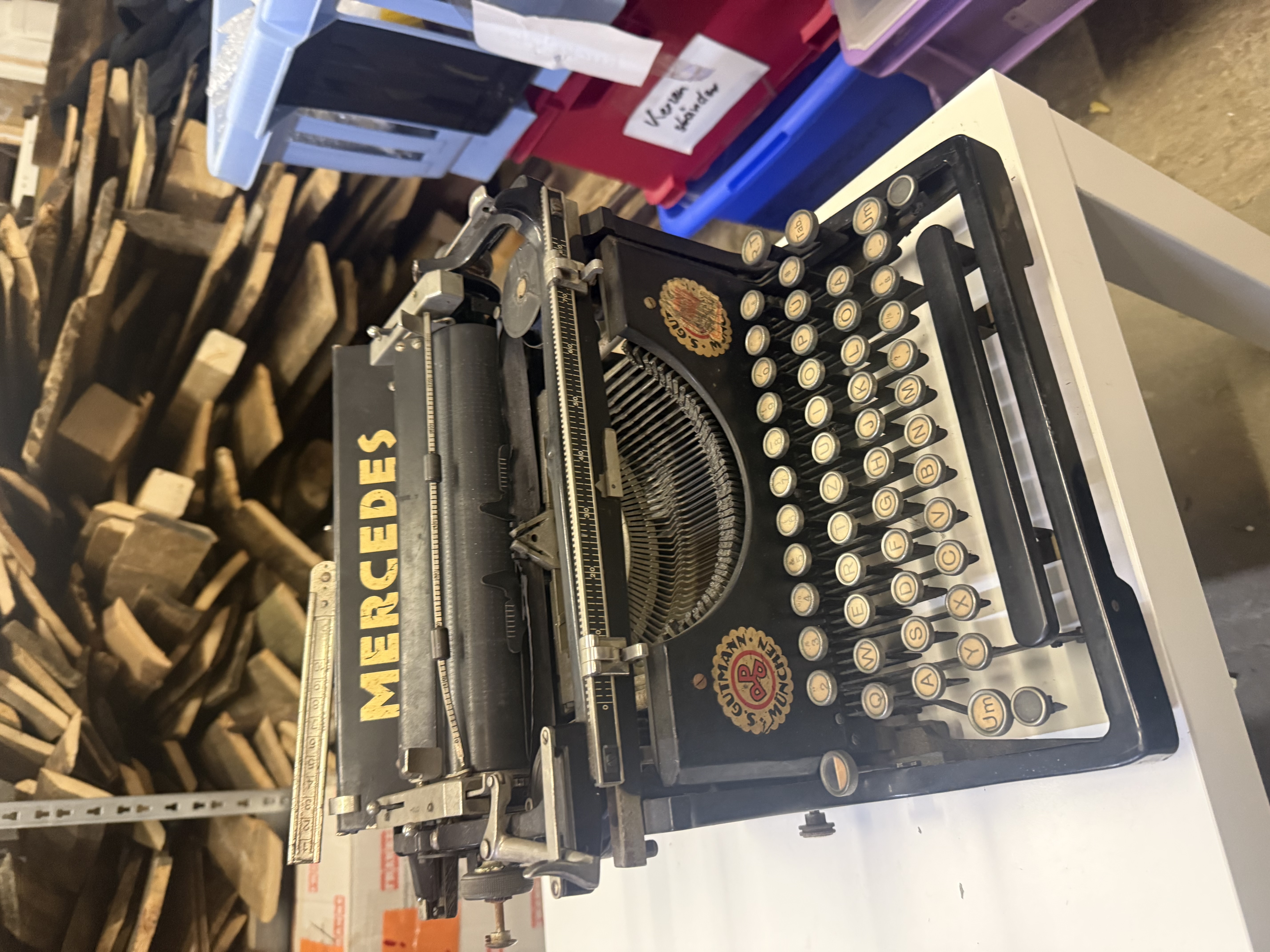 A01-012 Schreibmaschine (Mercedes)