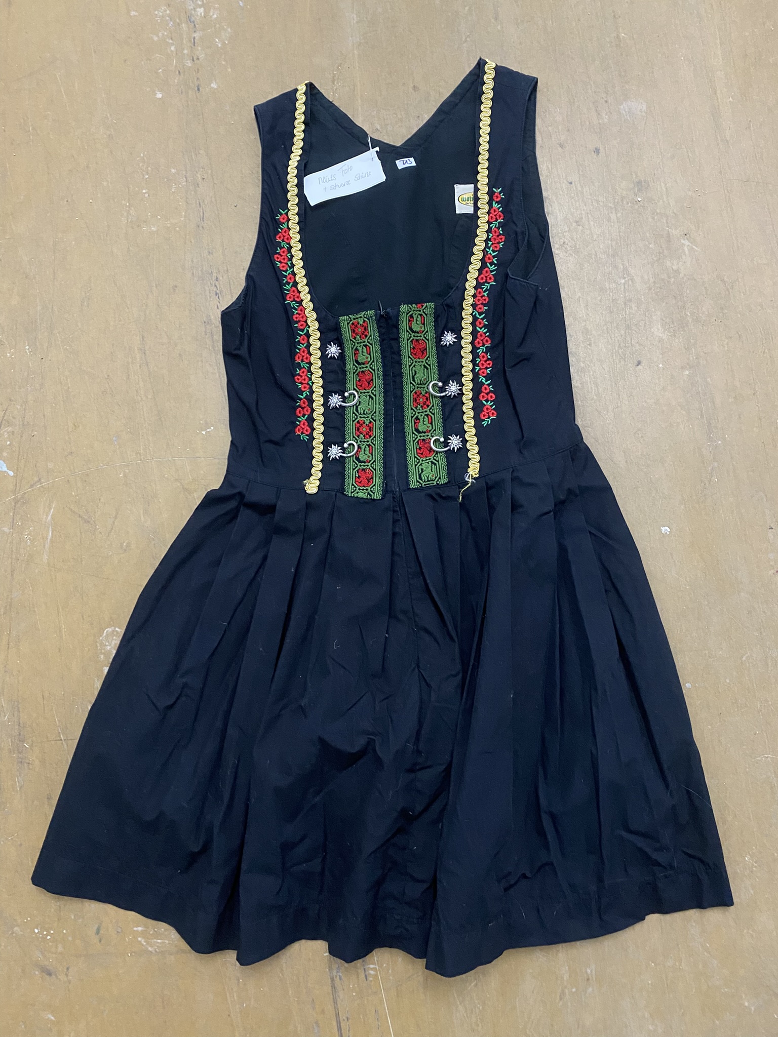 T13 Dirndl