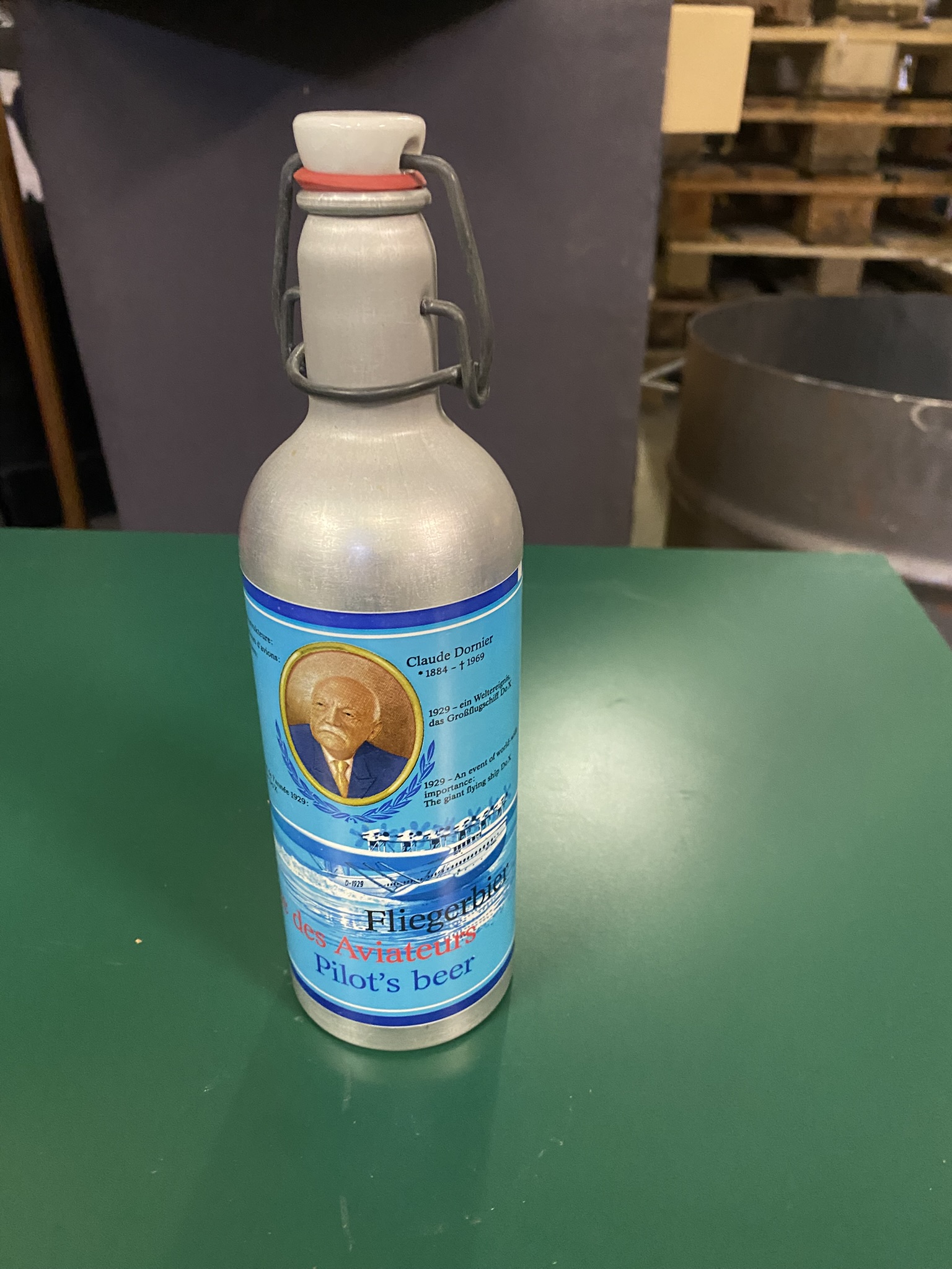 A06-004 Flasche "Fliegerbier"