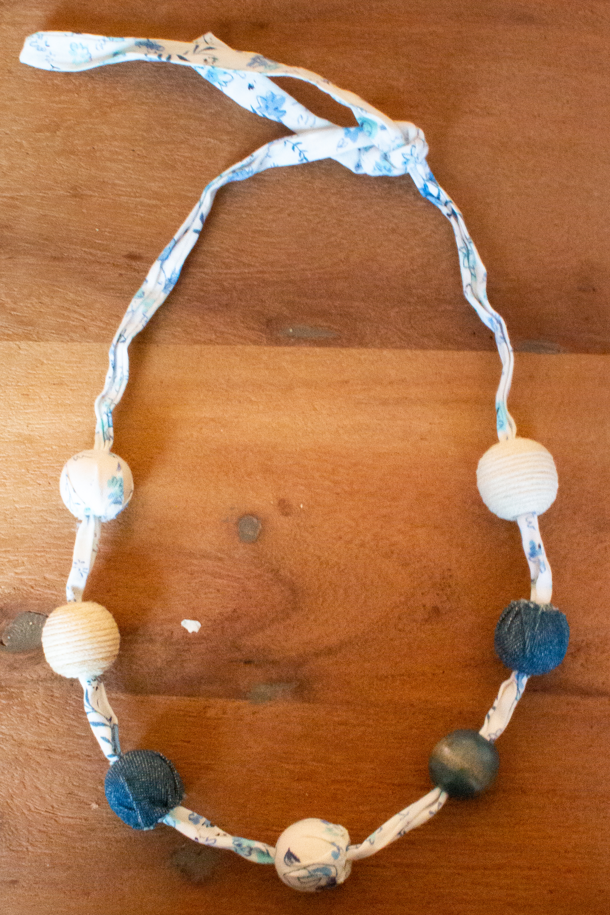 V01-147 Halskette Jeans