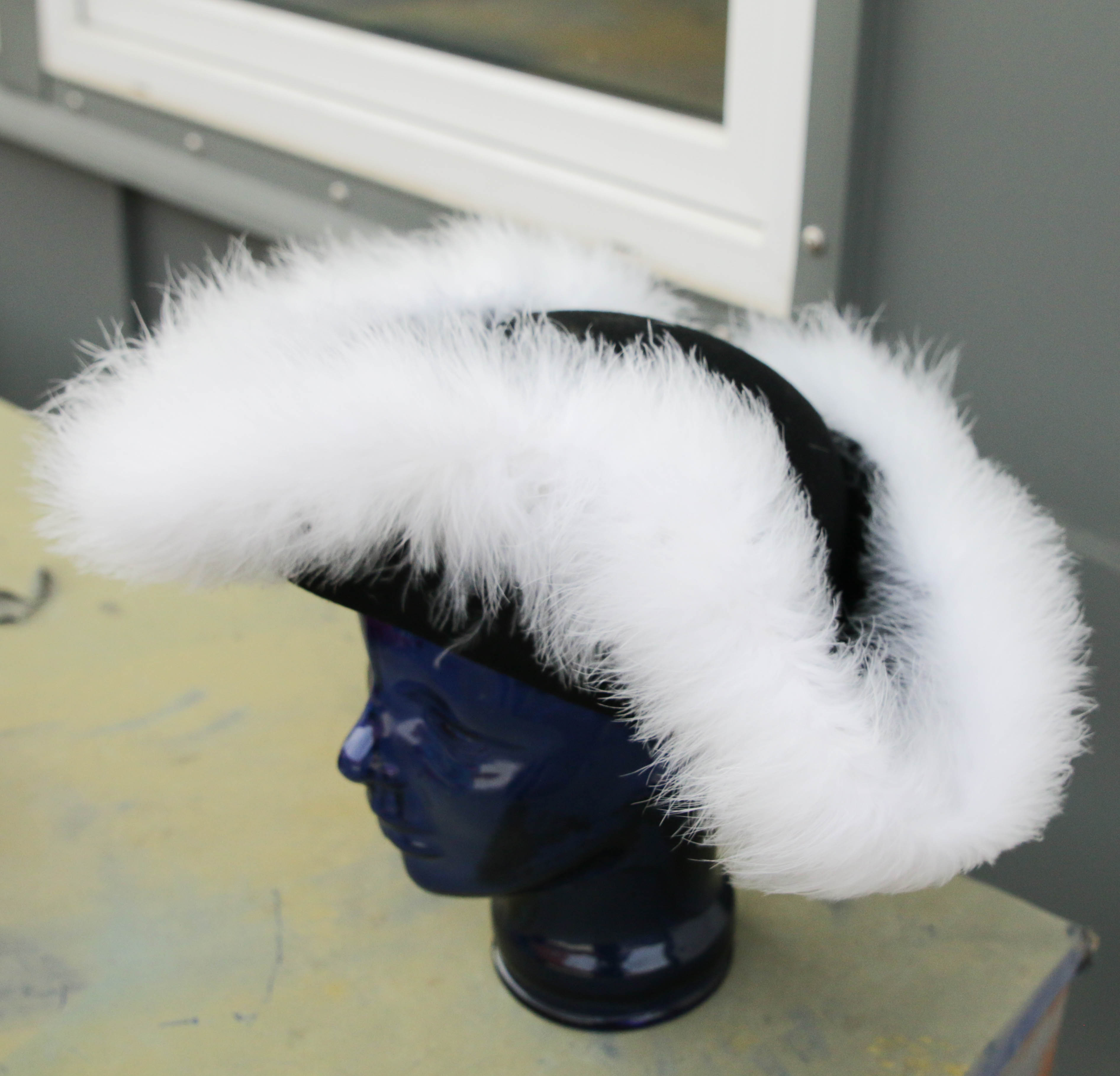 HUT113 Dreispitz mit Federrand