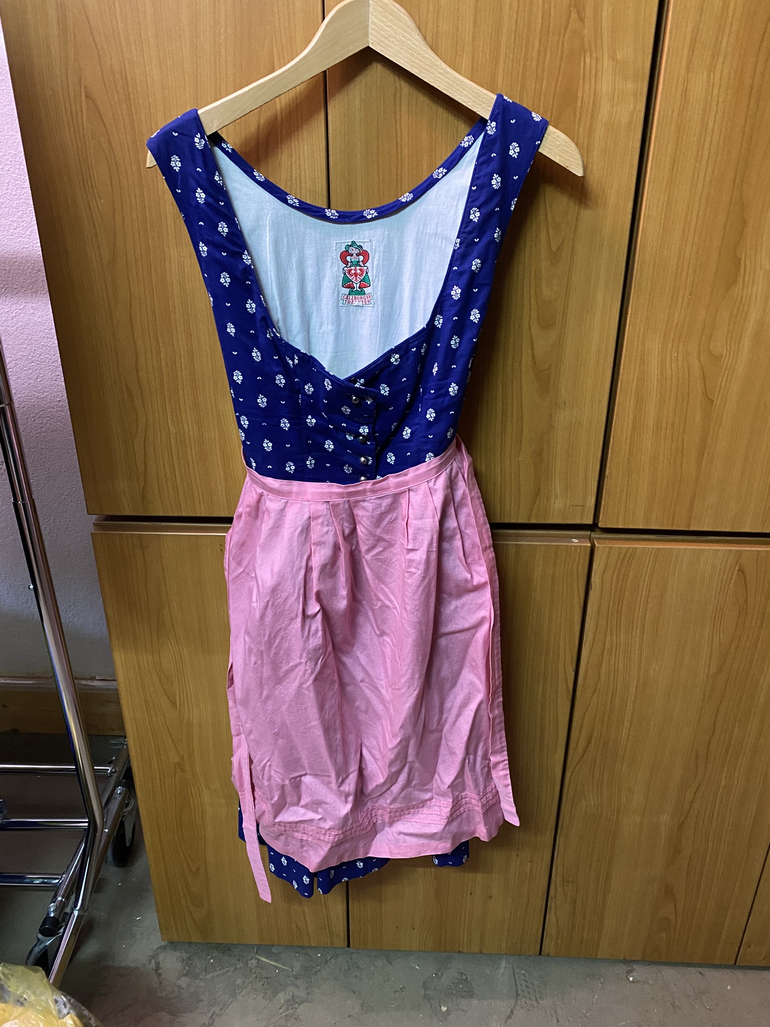 T72 Dirndl mit Schürze