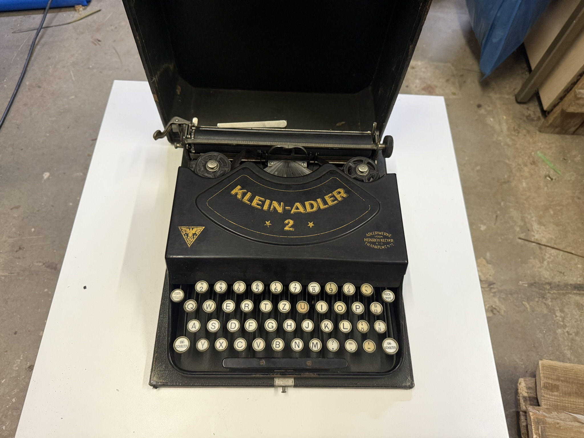 A01-004 Schreibmaschine (Adler)