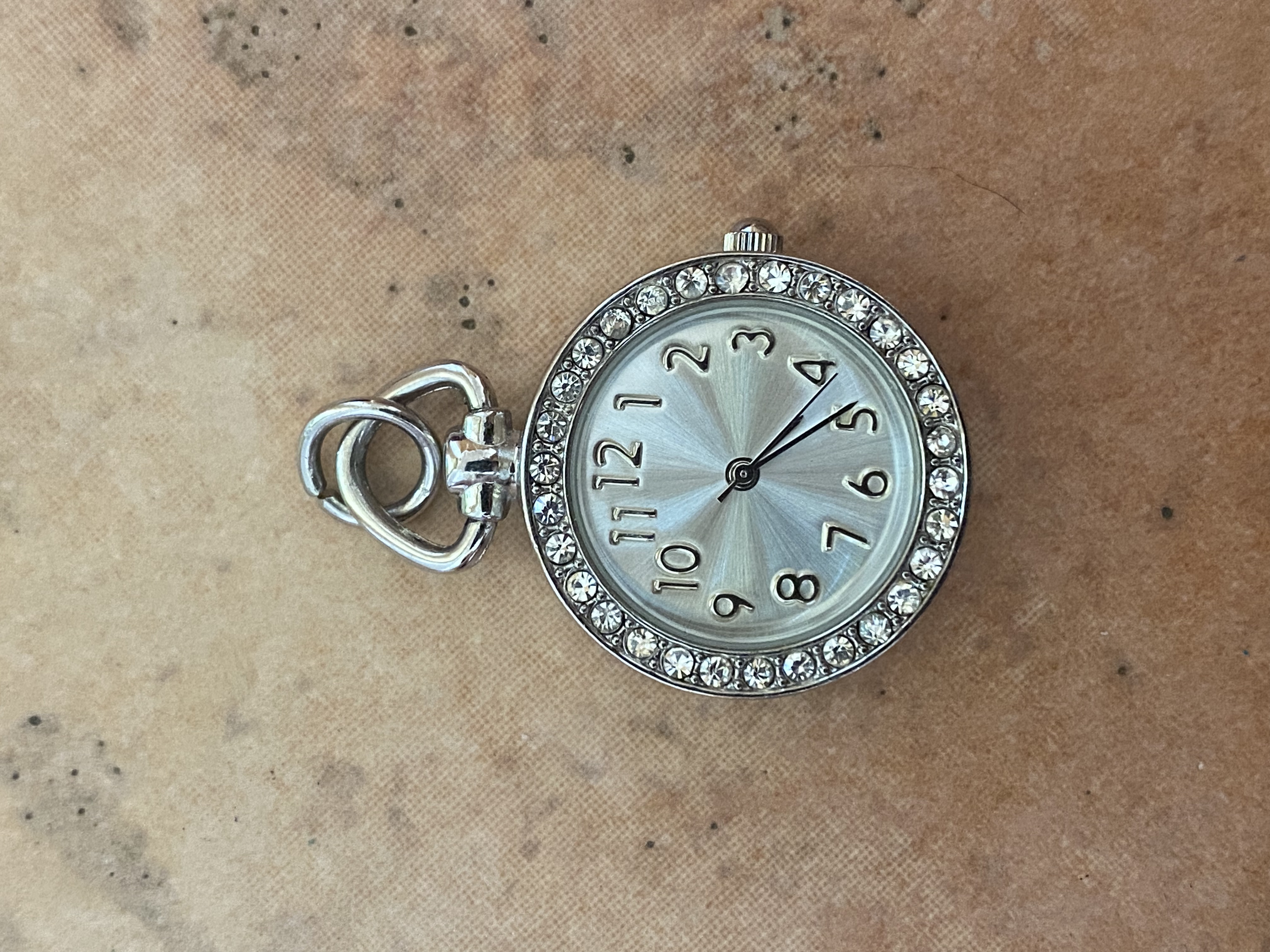 V01-099 Kettenanhänger Uhr