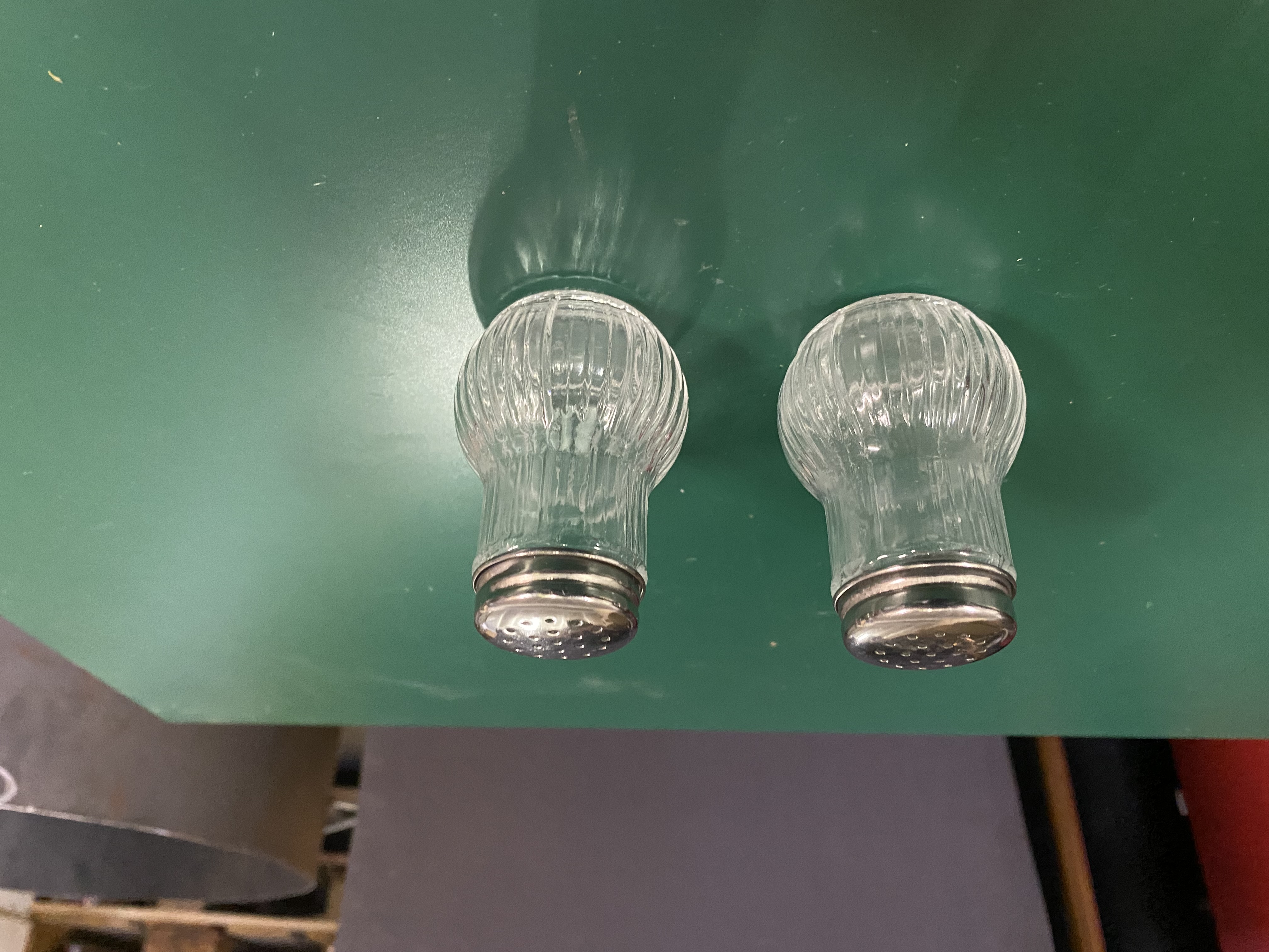 A06-010 Salz- und Pfefferstreuer