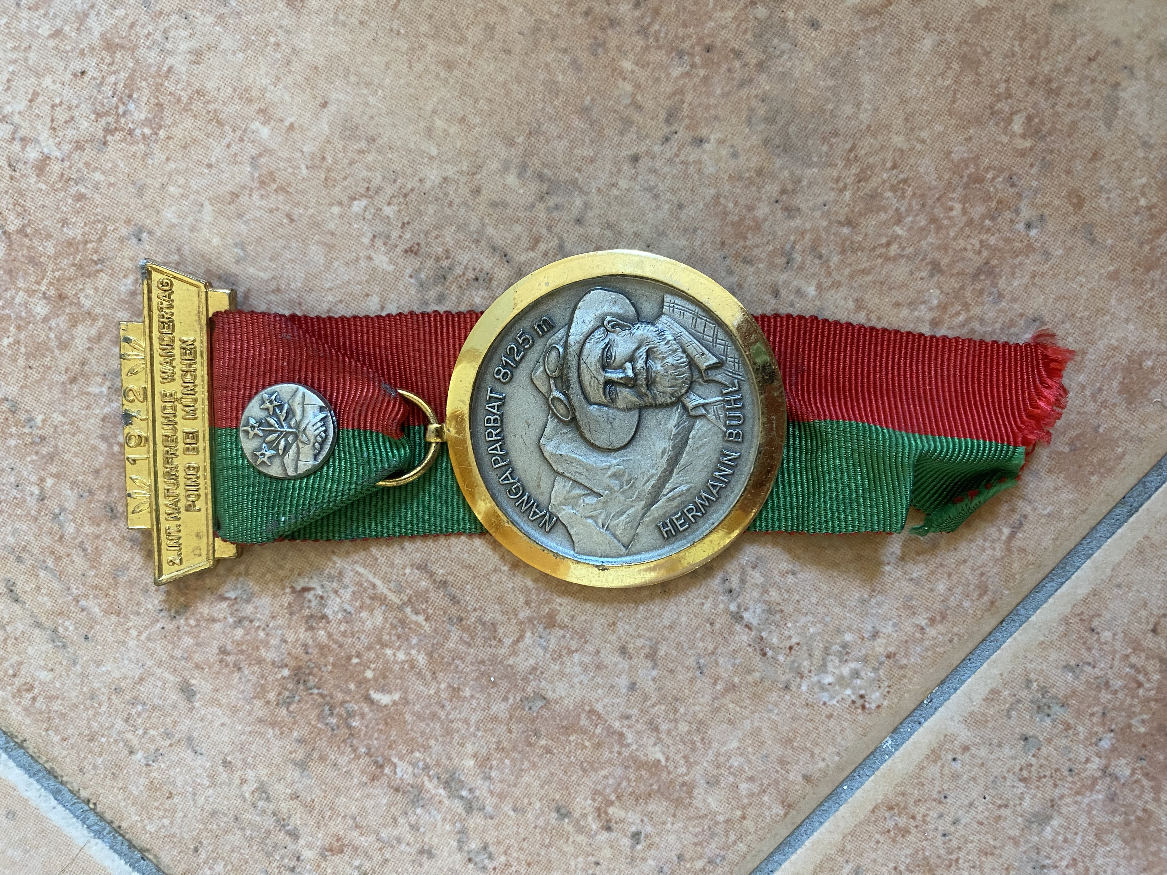 V01-046 Orden Wandertag