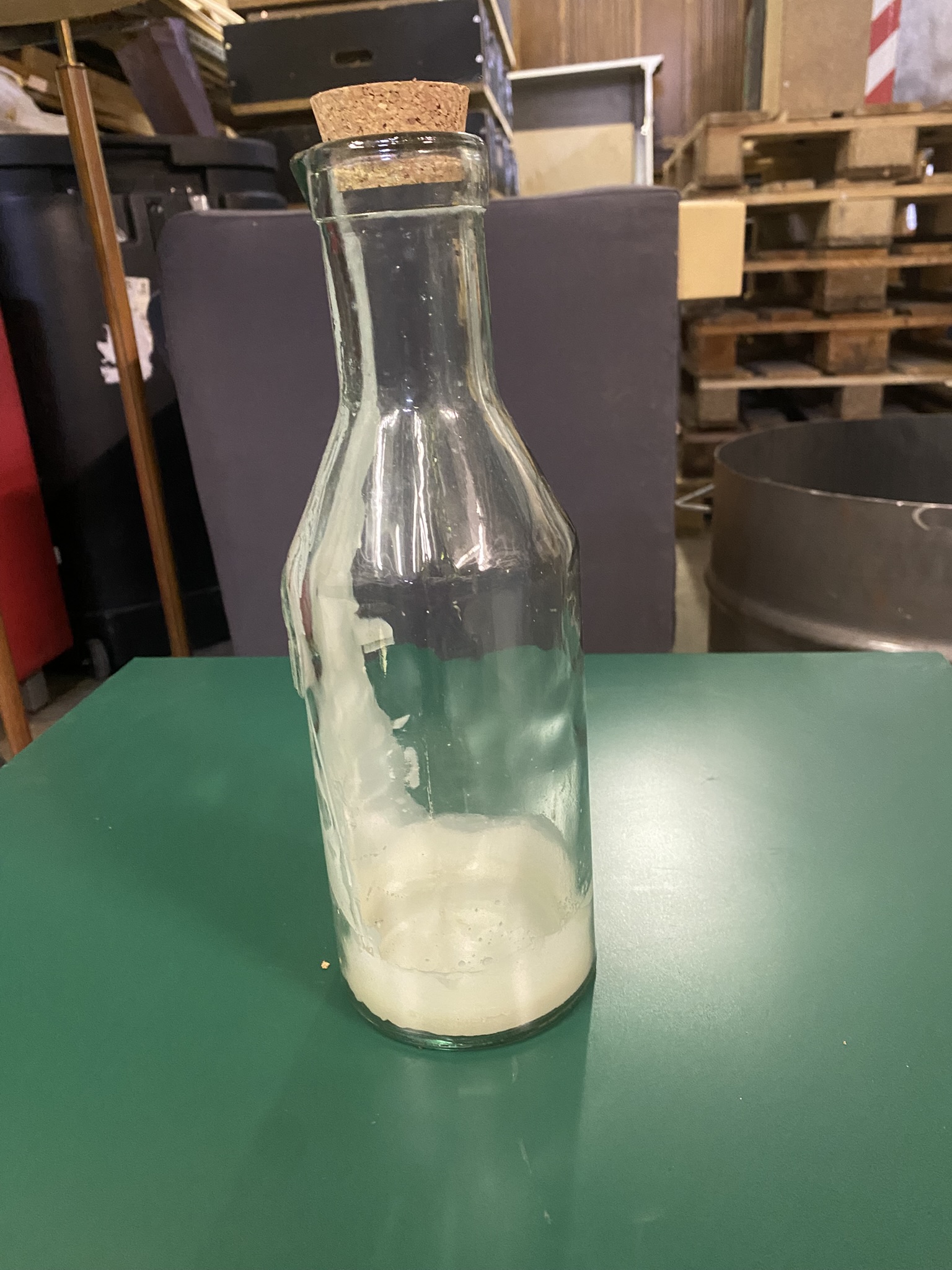 A03-011 Flasche gefüllt mit weißem Wachs (leer)