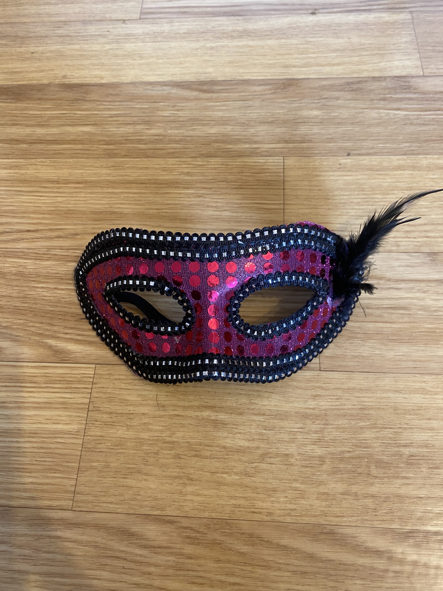 MA2 Augenmaske mit Federn