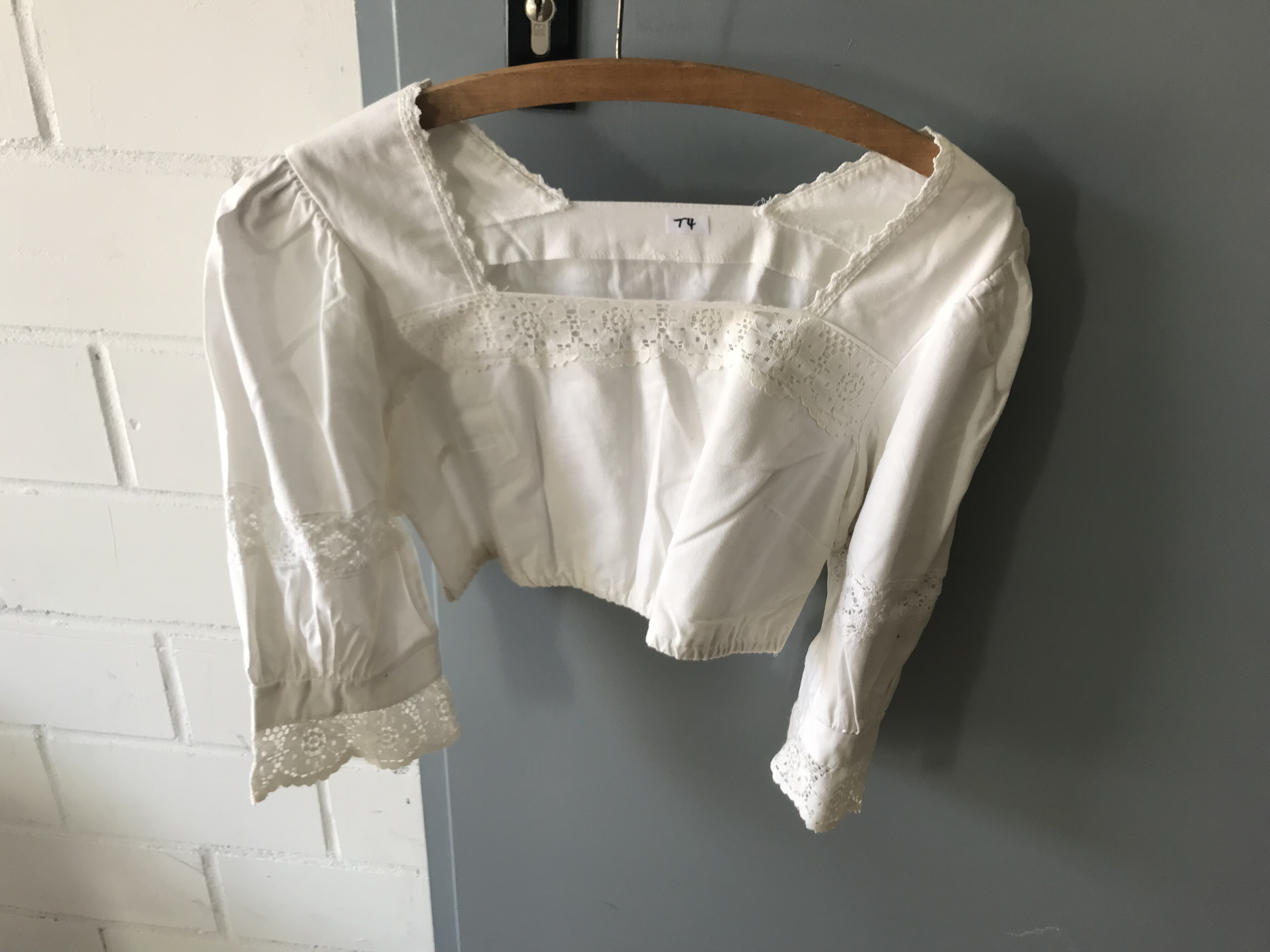 T4 Dirndlbluse