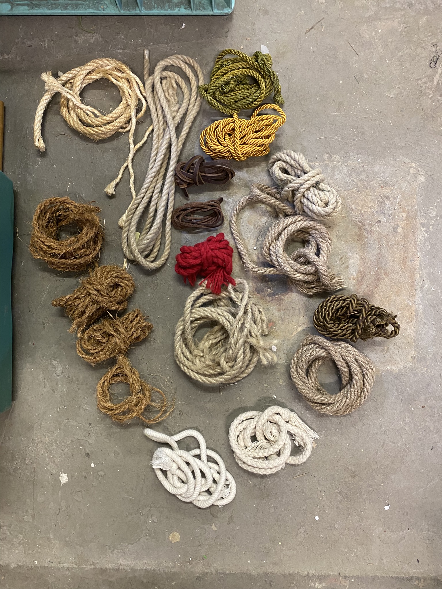 Verschiedene Seile und Stricke