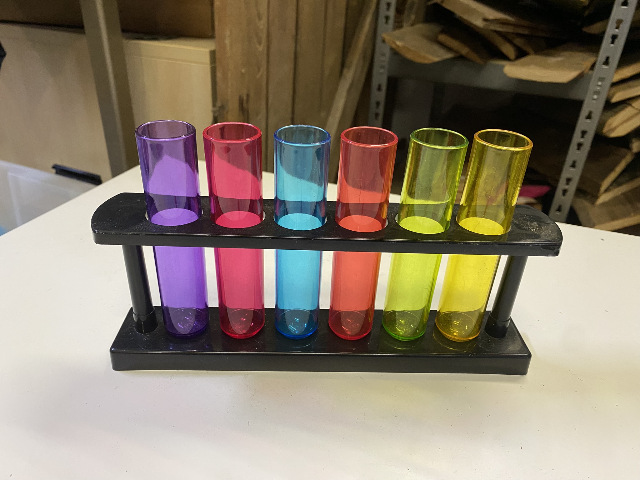 A27-004 Reagenzglas-Ständer mit bunten Gläsern