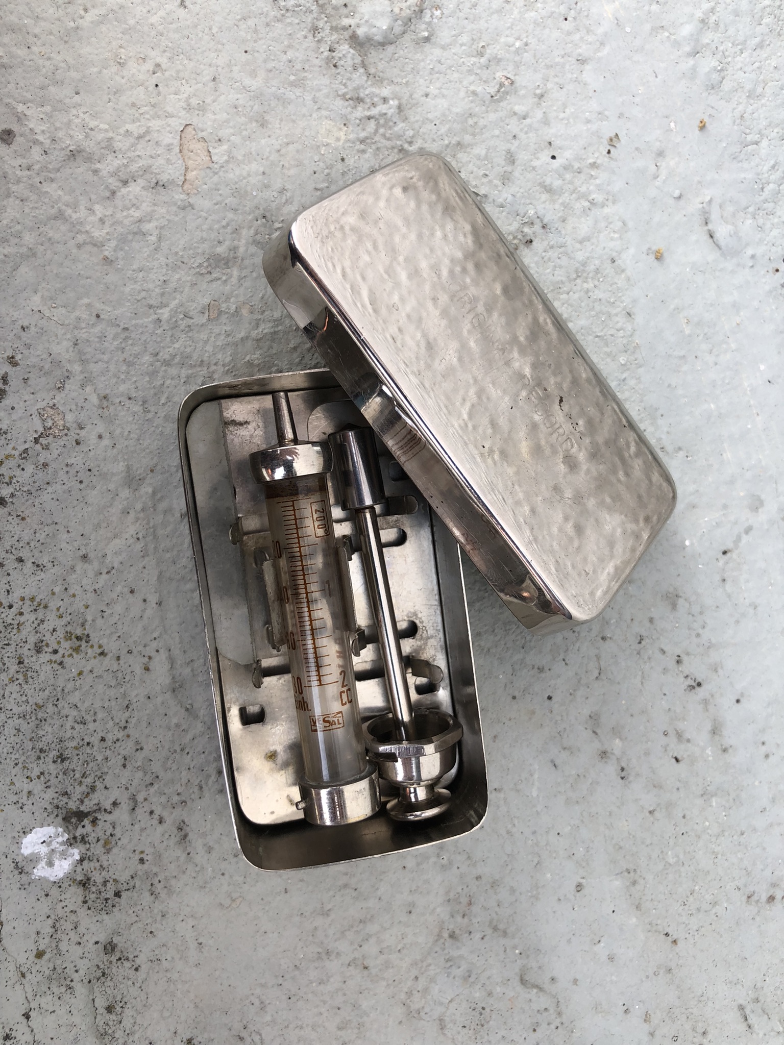 M01-038 Alte Spritze