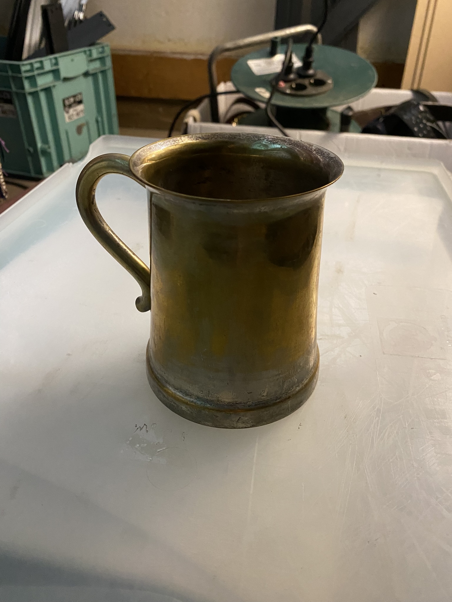 A04-005 Krug Messing