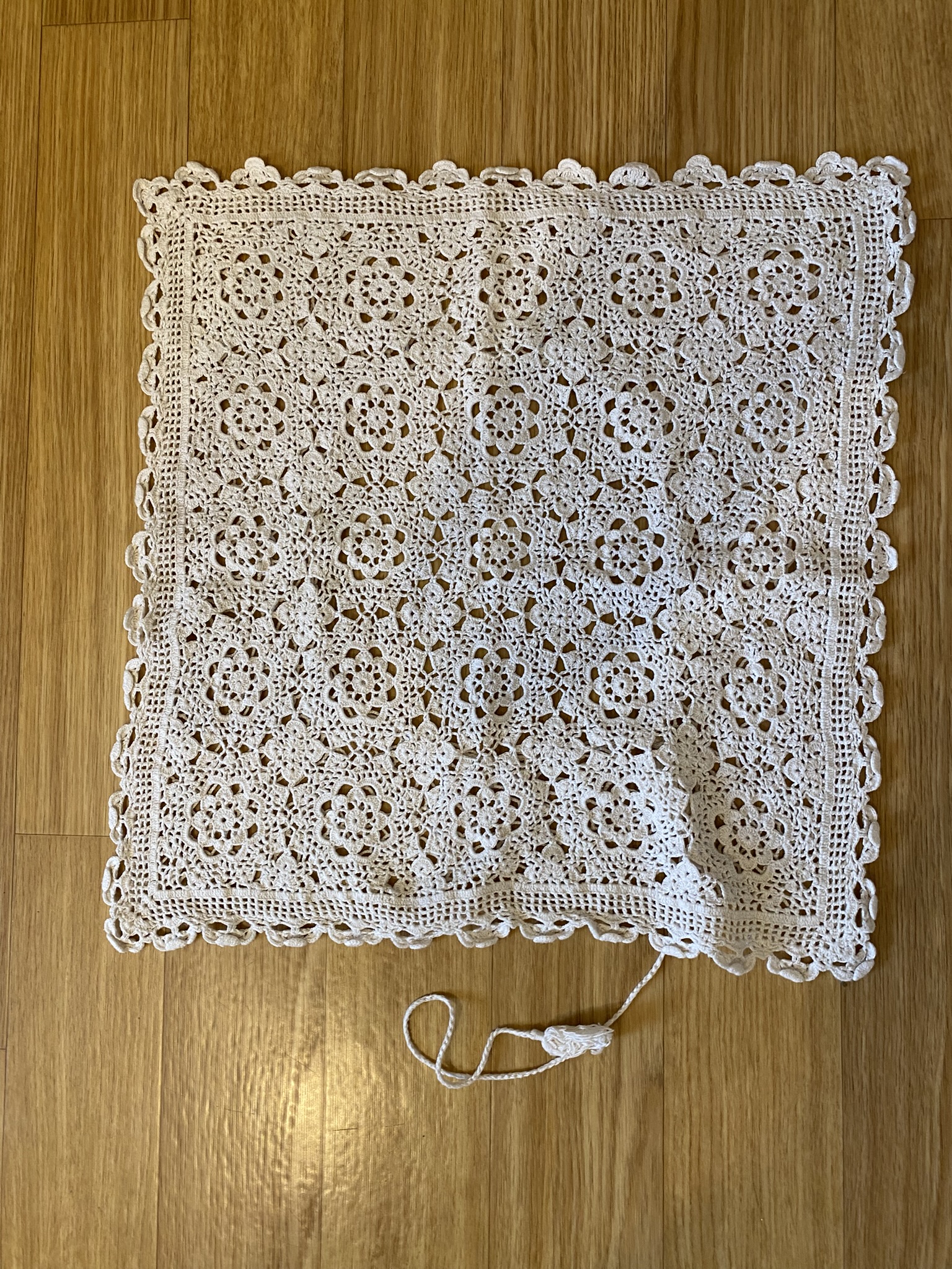 T07-008 Kissenbezug geklöppelt