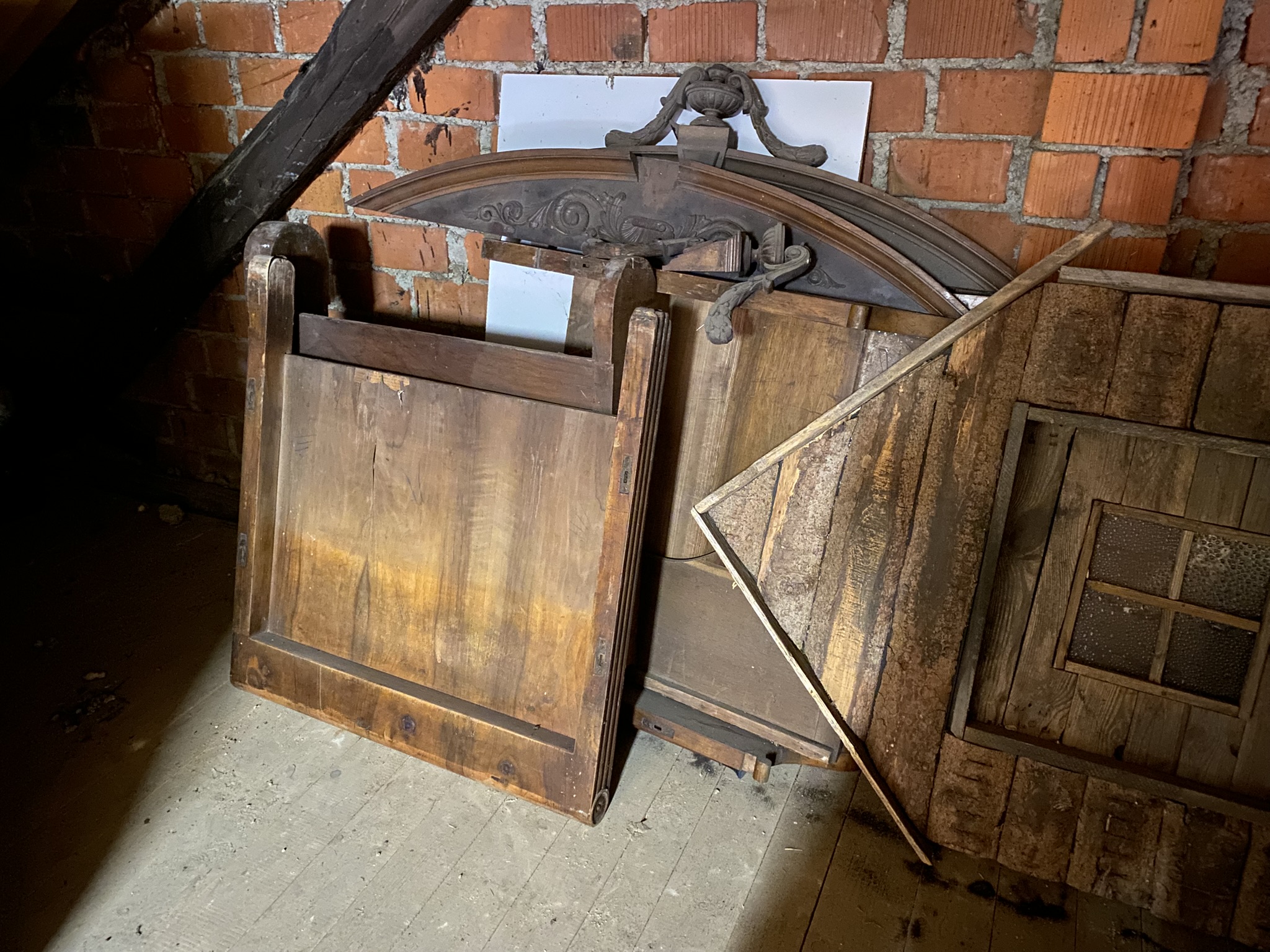 EX01-009 Einzelbett braun