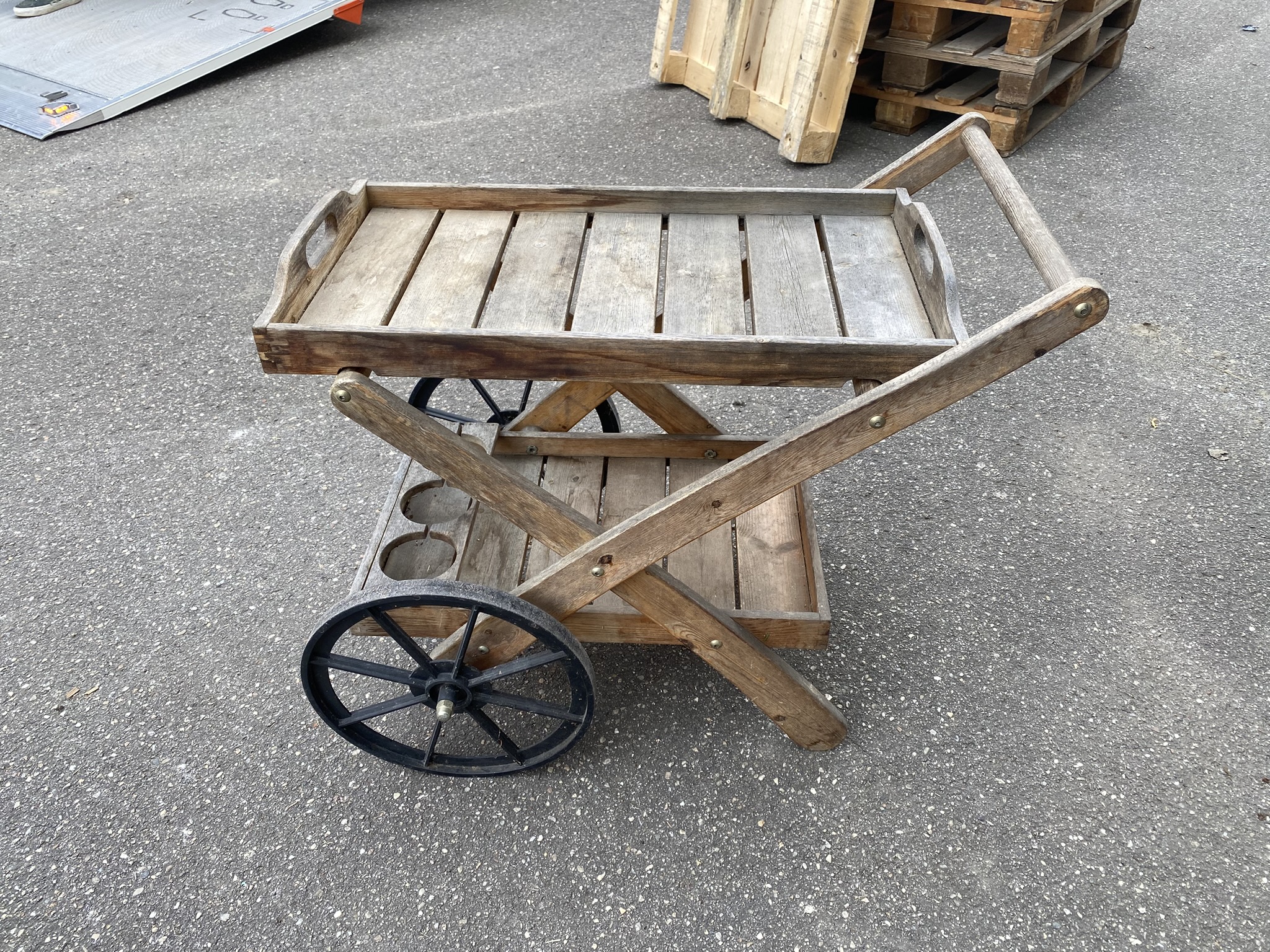 R02-009 Servierwagen