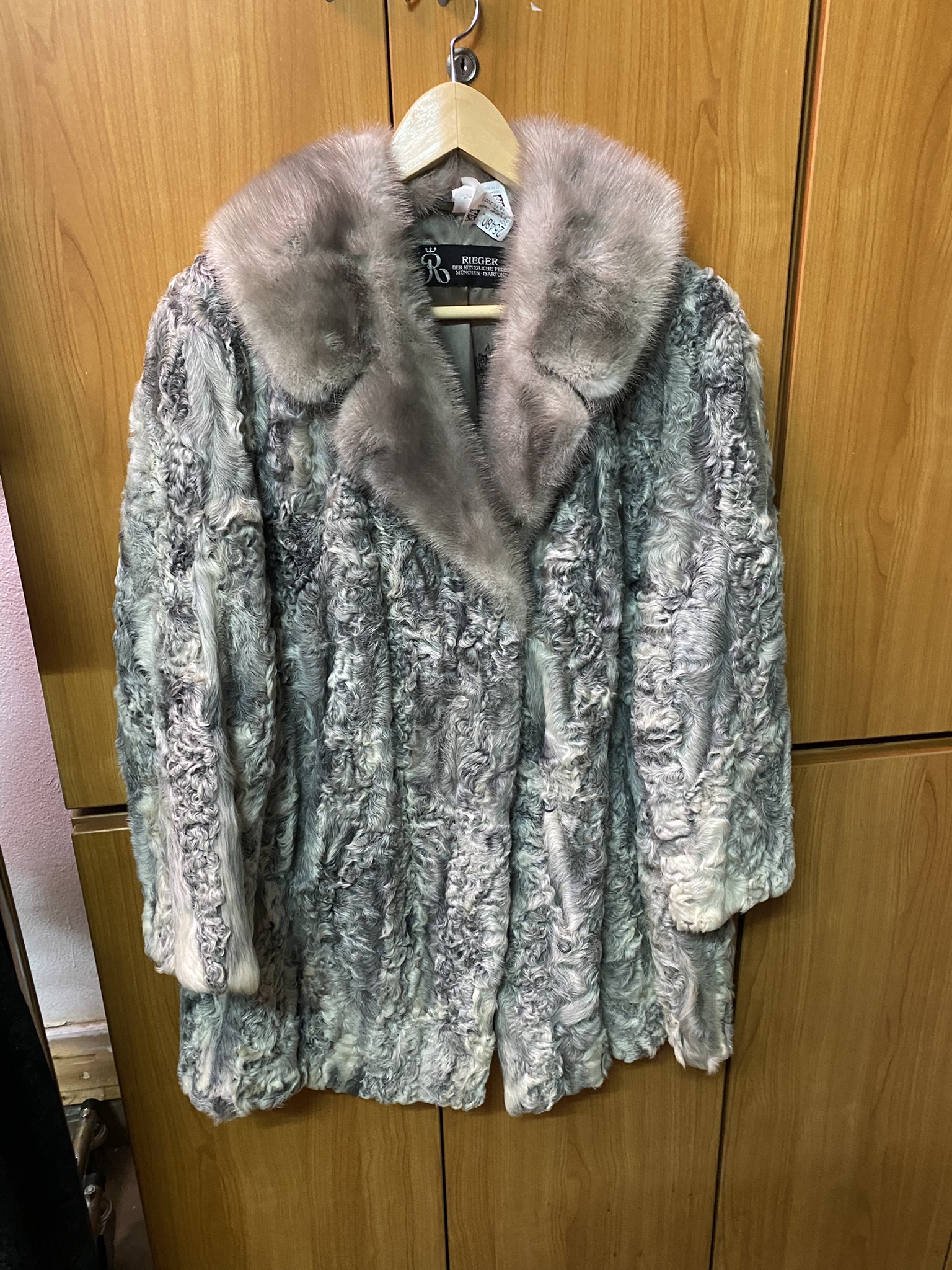 DM16 Pelz-Damenmantel
