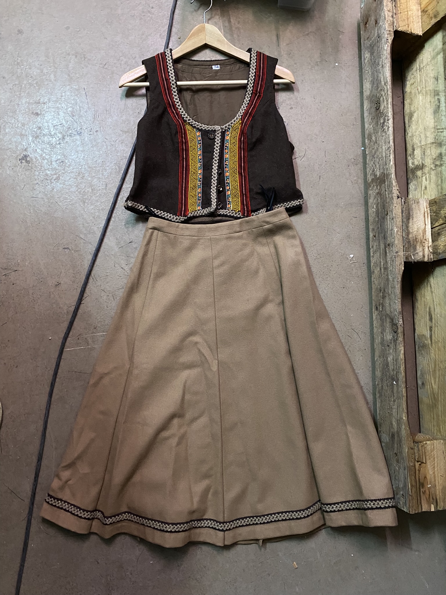 T12 Dirndl