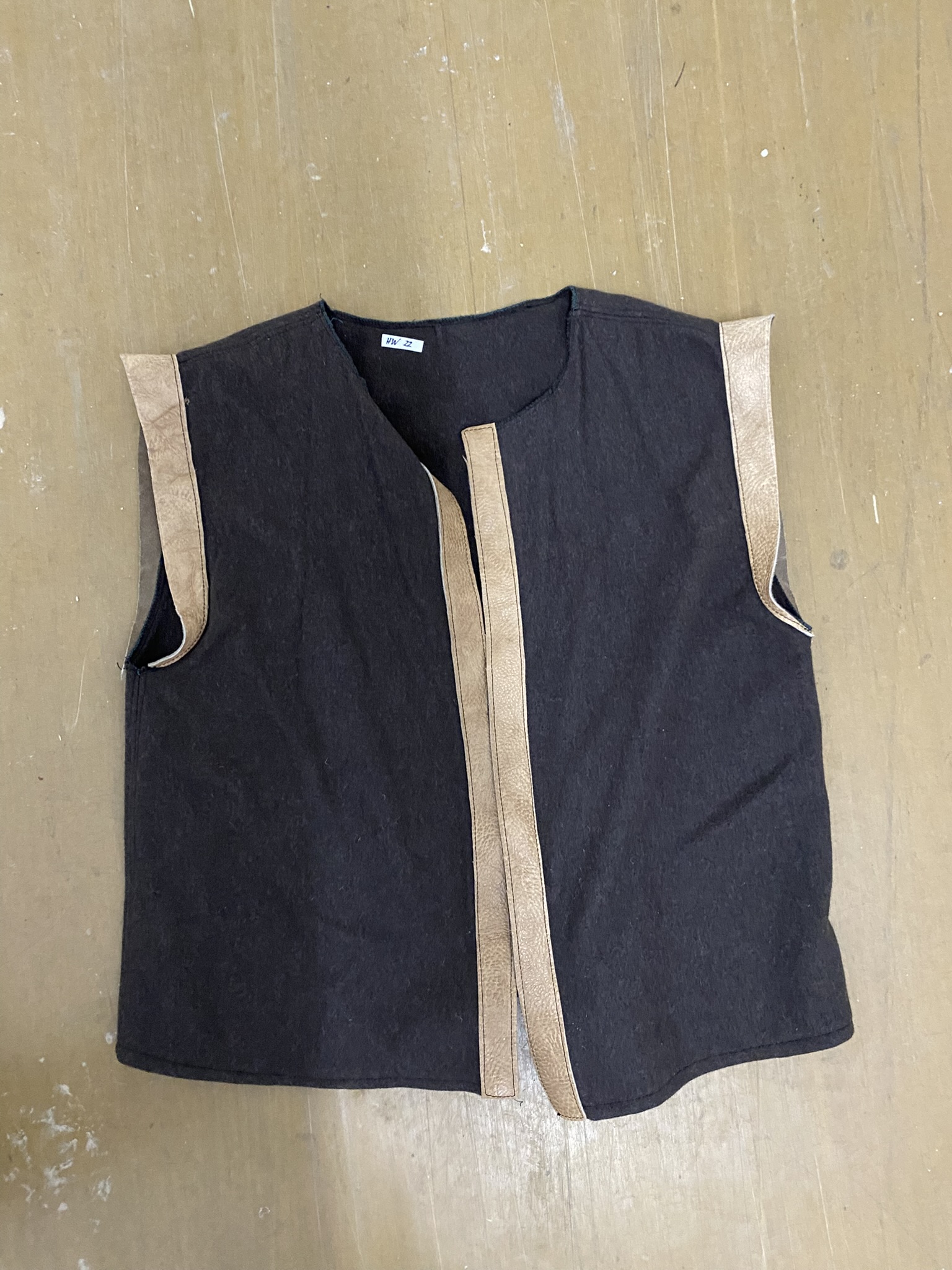 HW22 Wollweste mit Leder