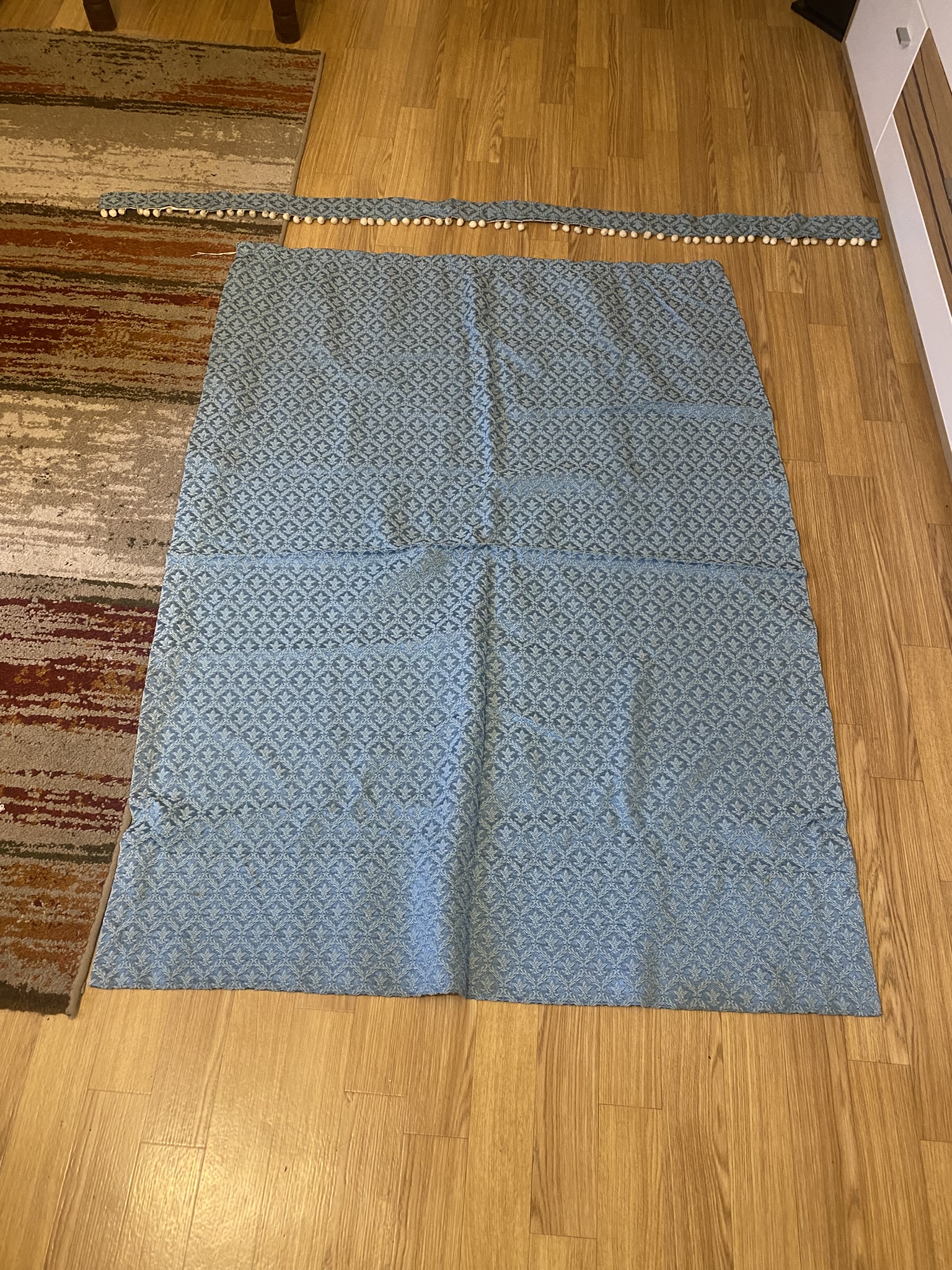 T04-009 Vorhang mit Borte