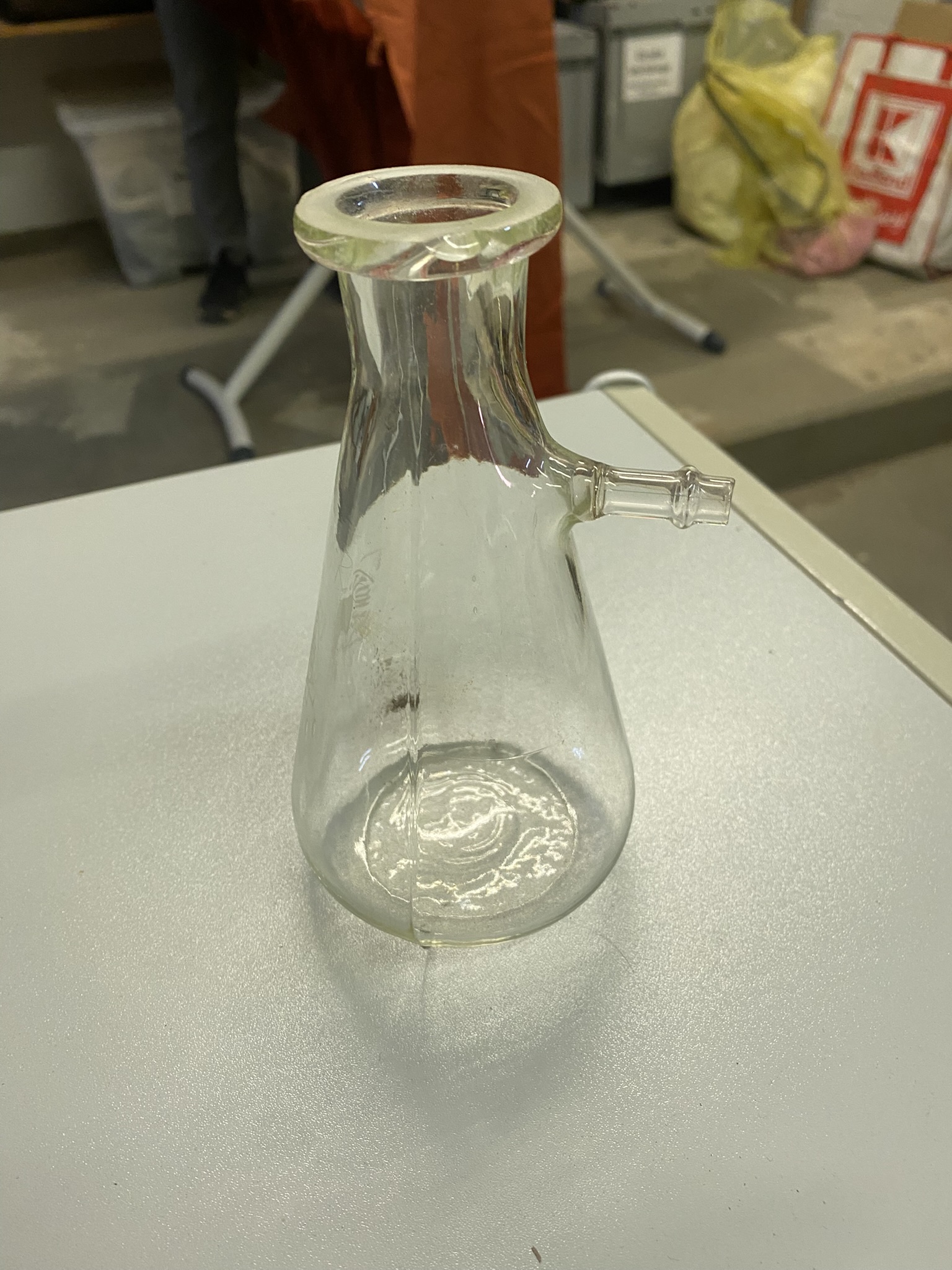 A08-028 Erlenmeyerkolben mit Auslass