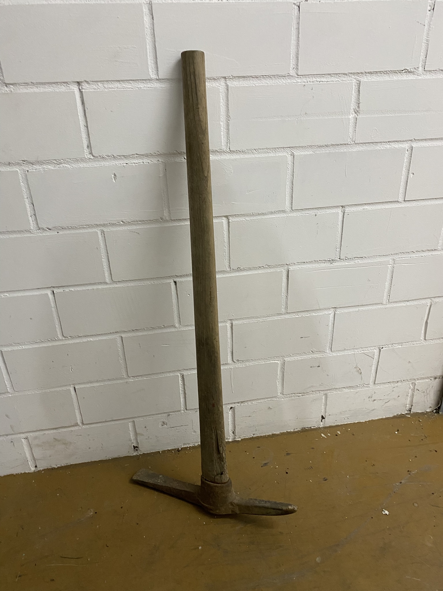 U01-039 Spitzhacke groß