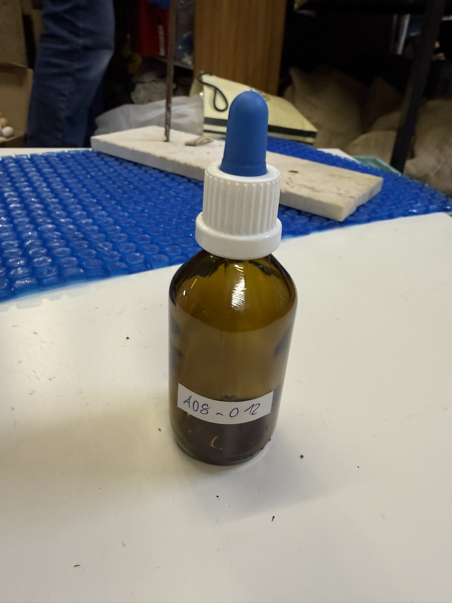 A08-012 Apotheker-Flasche mit Pipette