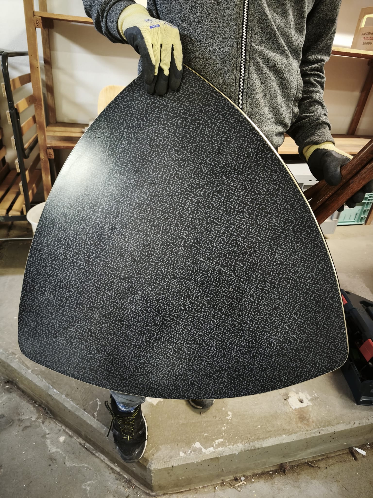 R01-032 50er-Jahre-Tisch dreibeinig