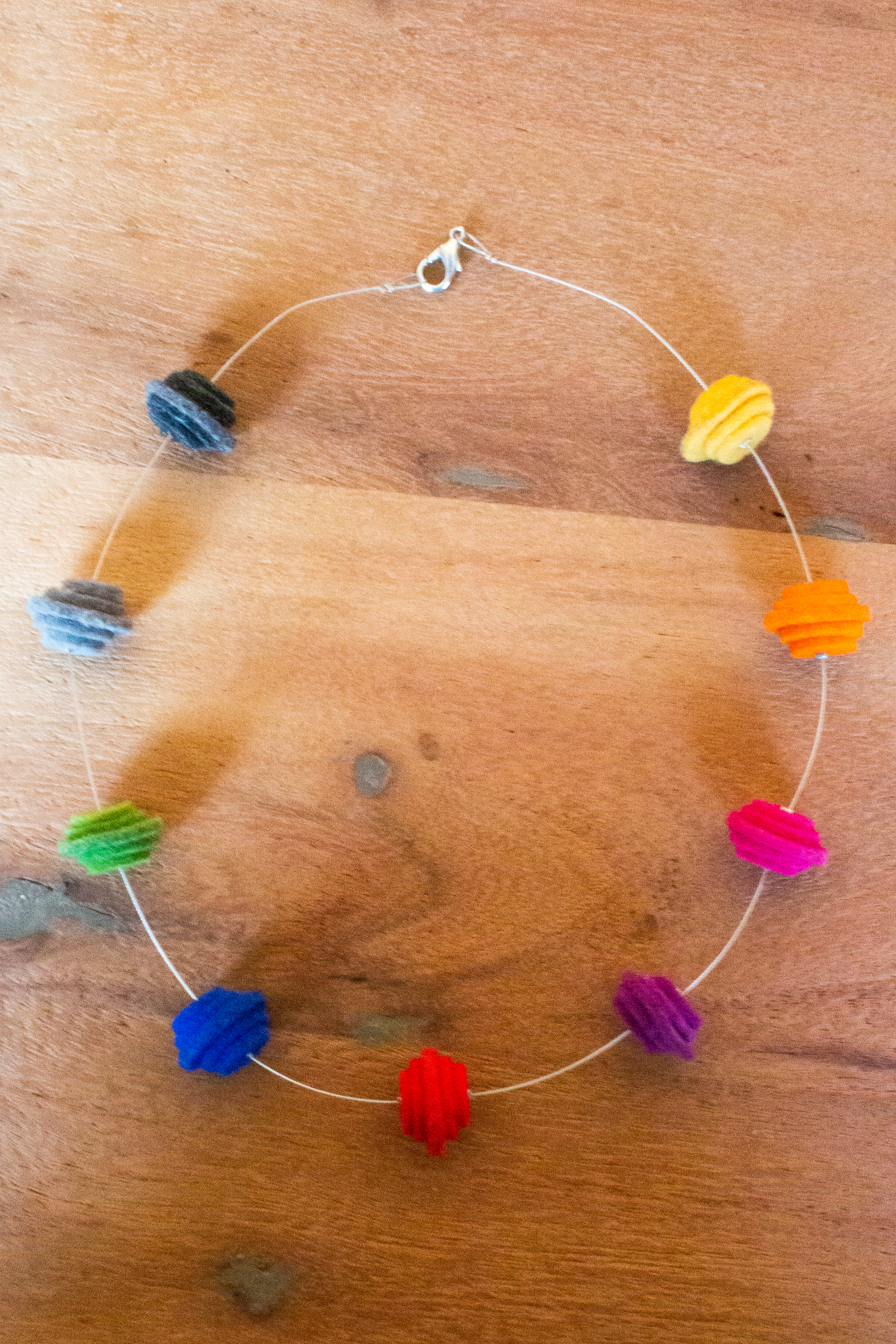 V01-138 Halskette Filz