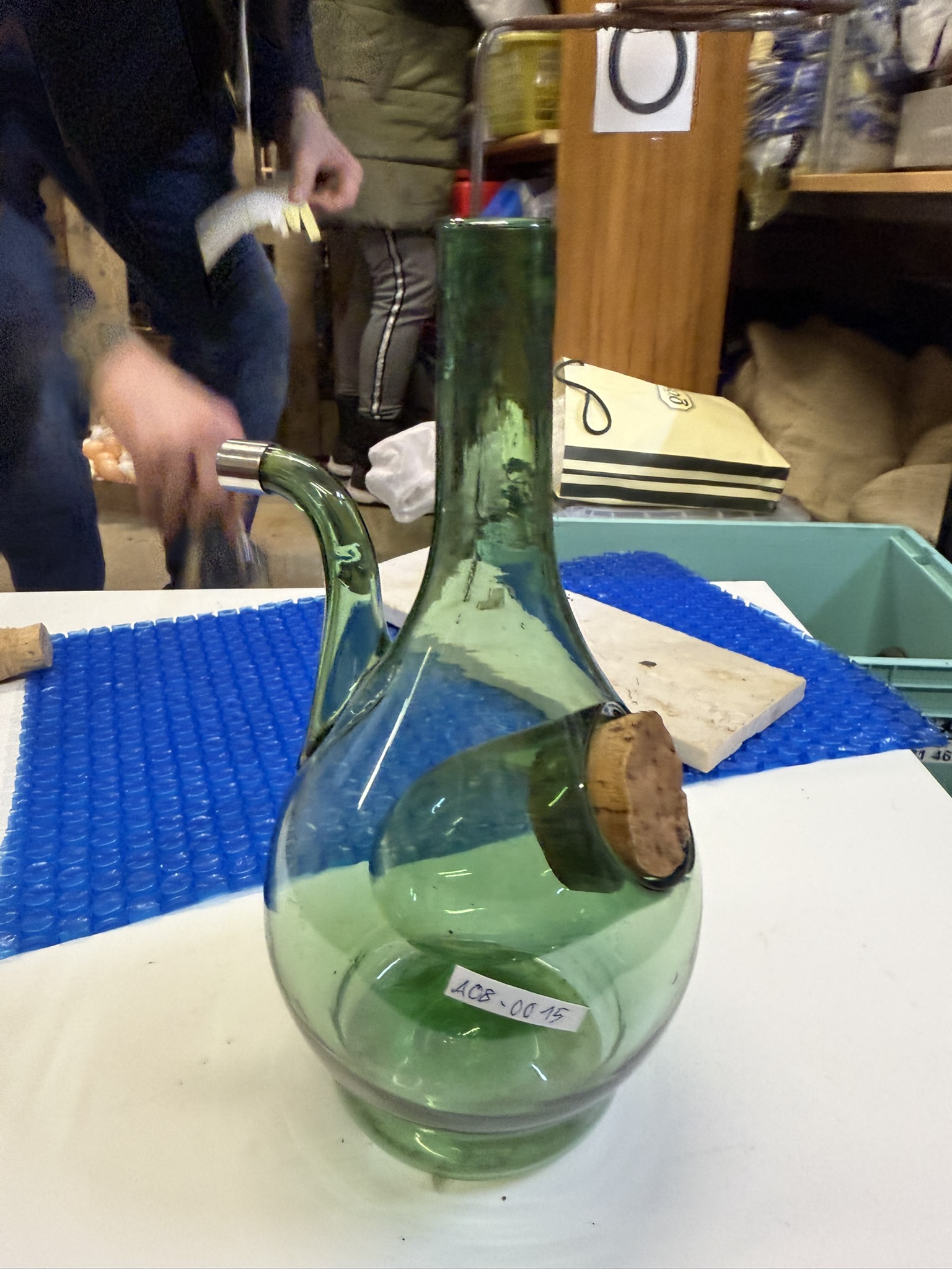 A08-015 Flasche mit Ausgießer