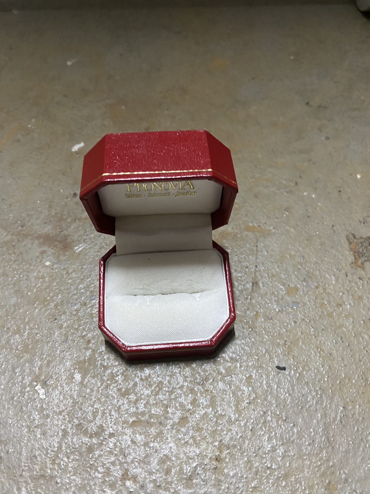 V02-002 Ring-Schachtel