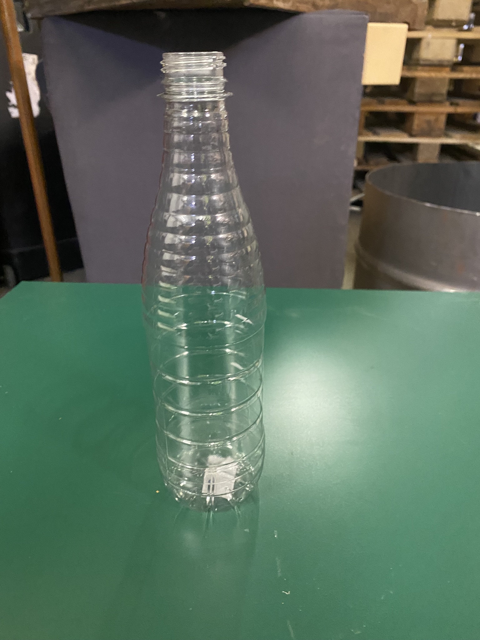 A06-005 Plastikflasche (zum Schlagen)