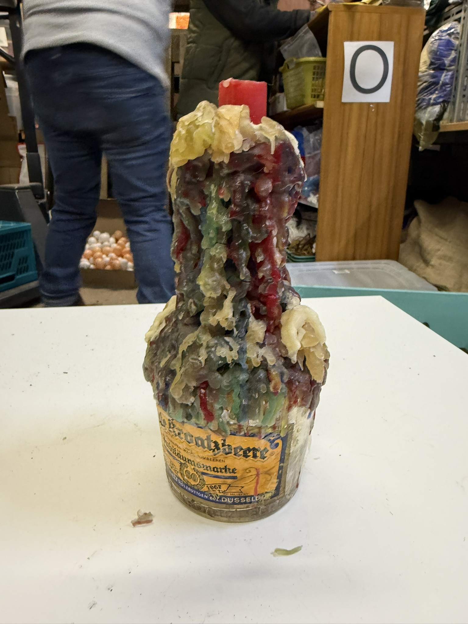 A07-004 Kerze auf einer Flasche