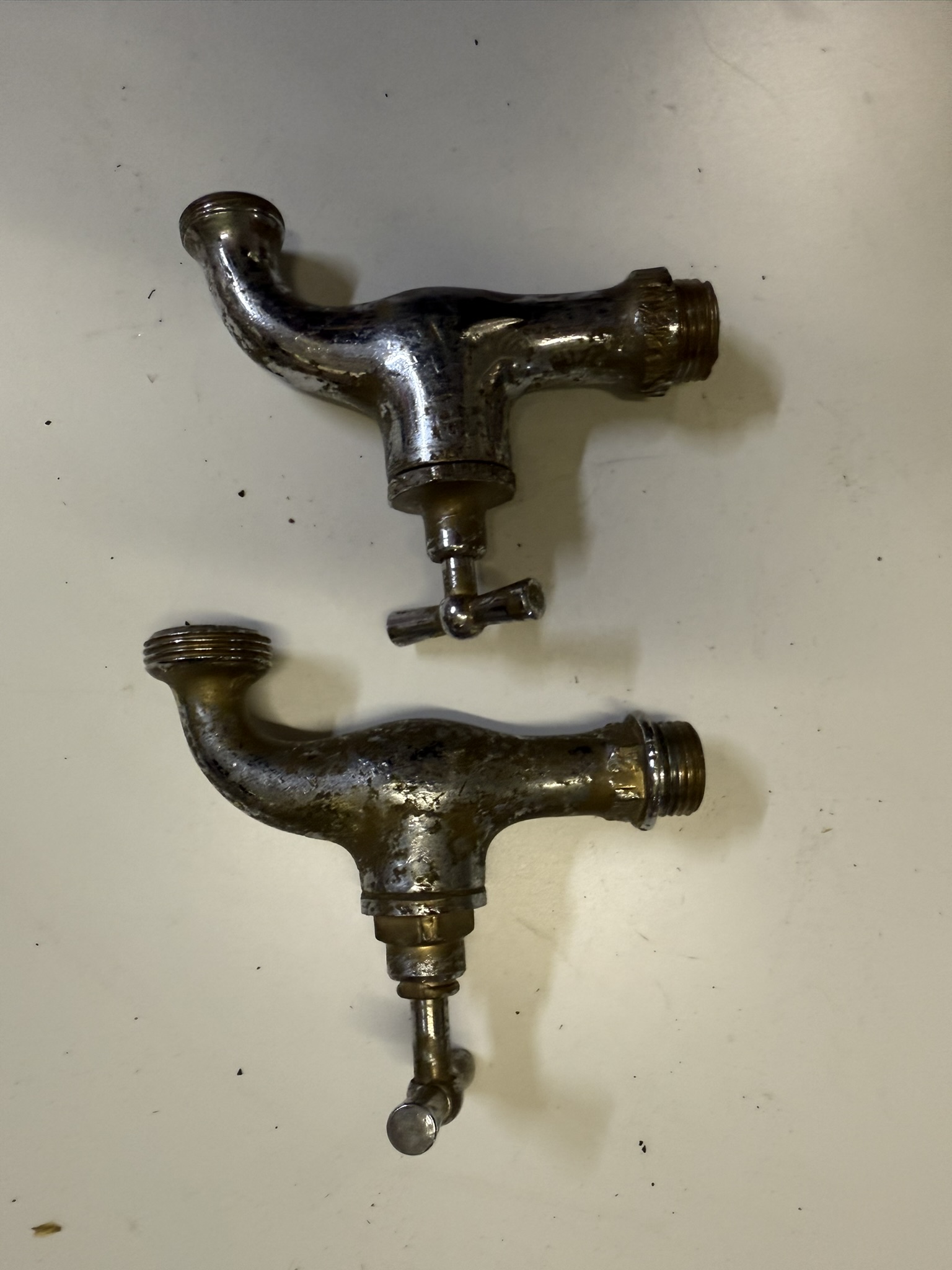 A07-016 Wasserhahn alt