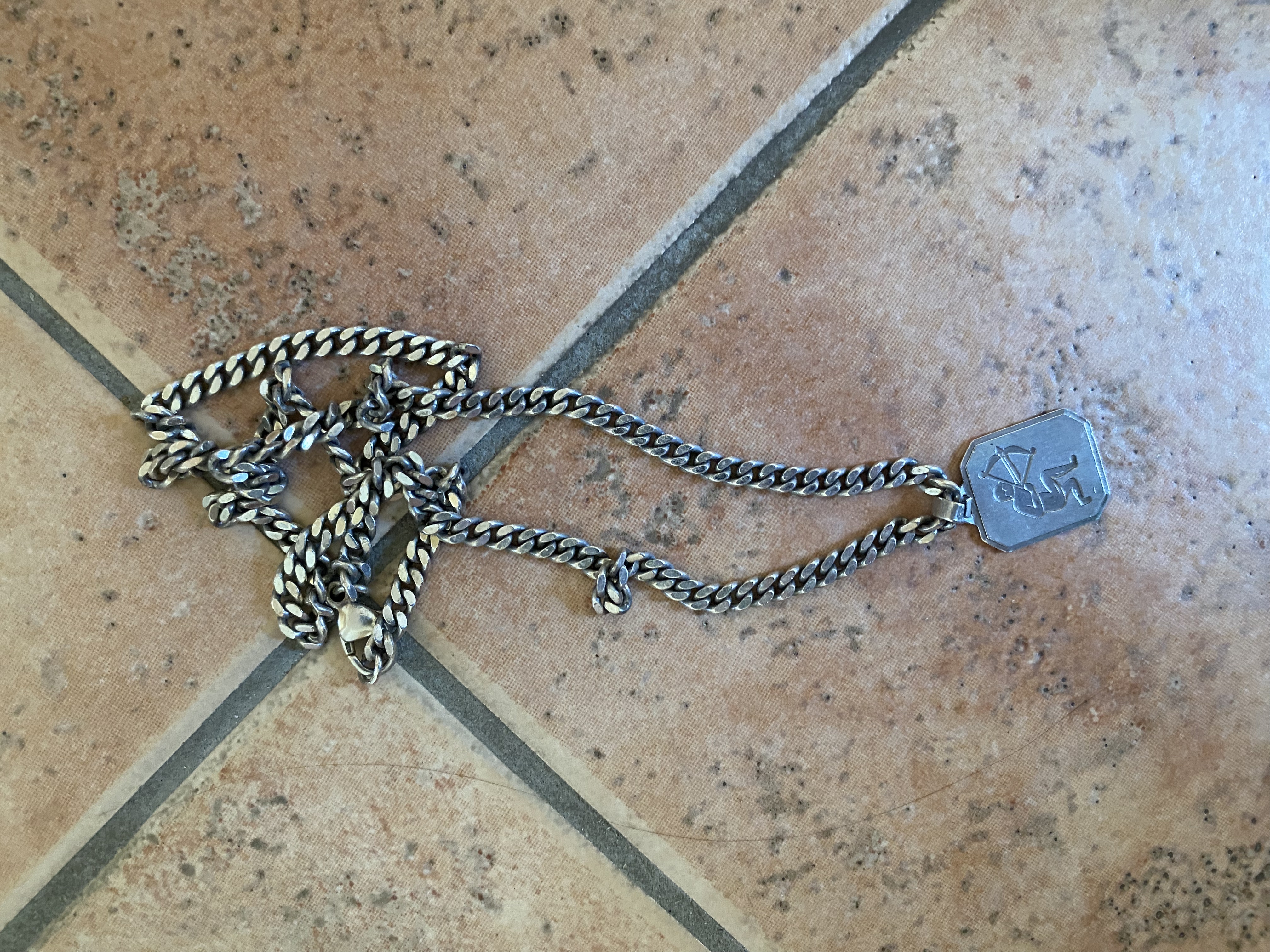 V01-131 Halskette Schütze