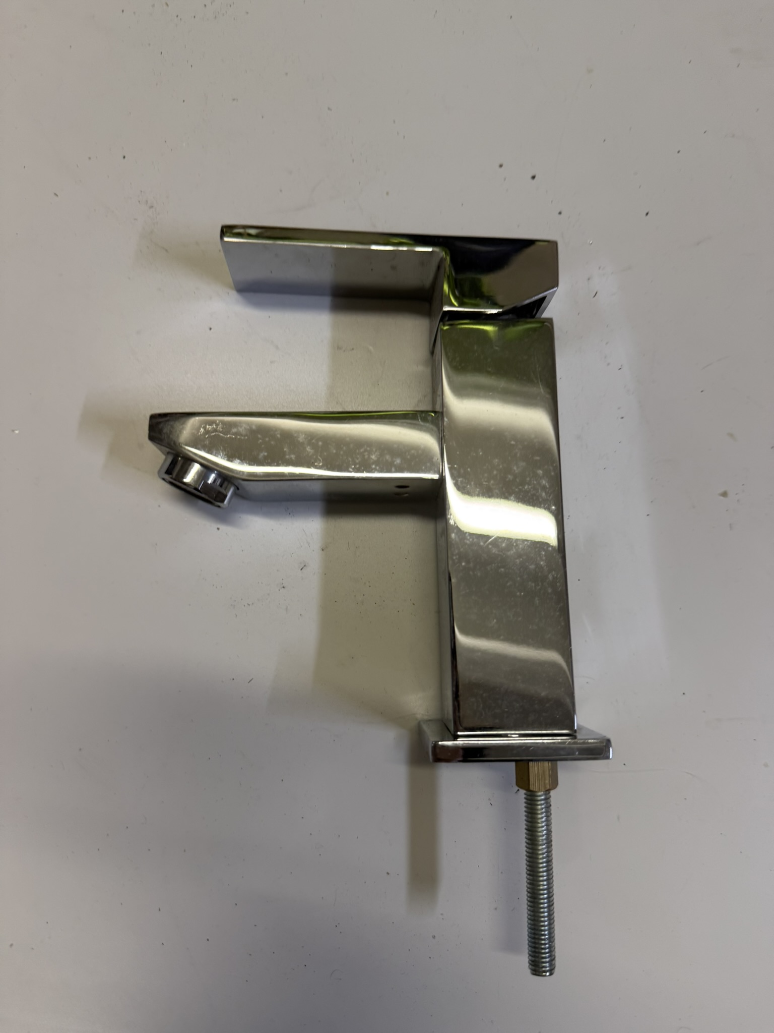 A07-014 Wasserhahn modern