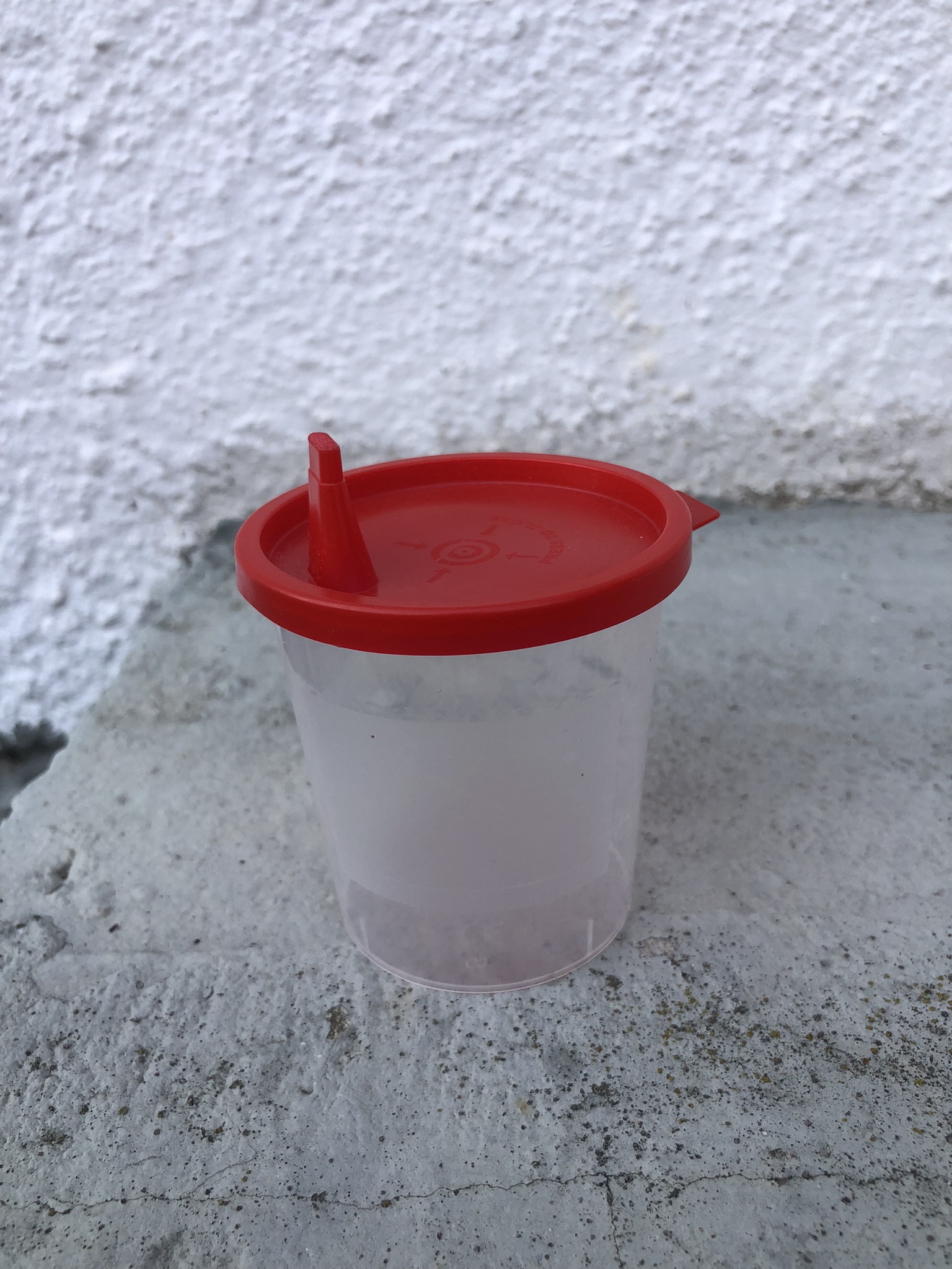 M01-032 Urinprobenbecher