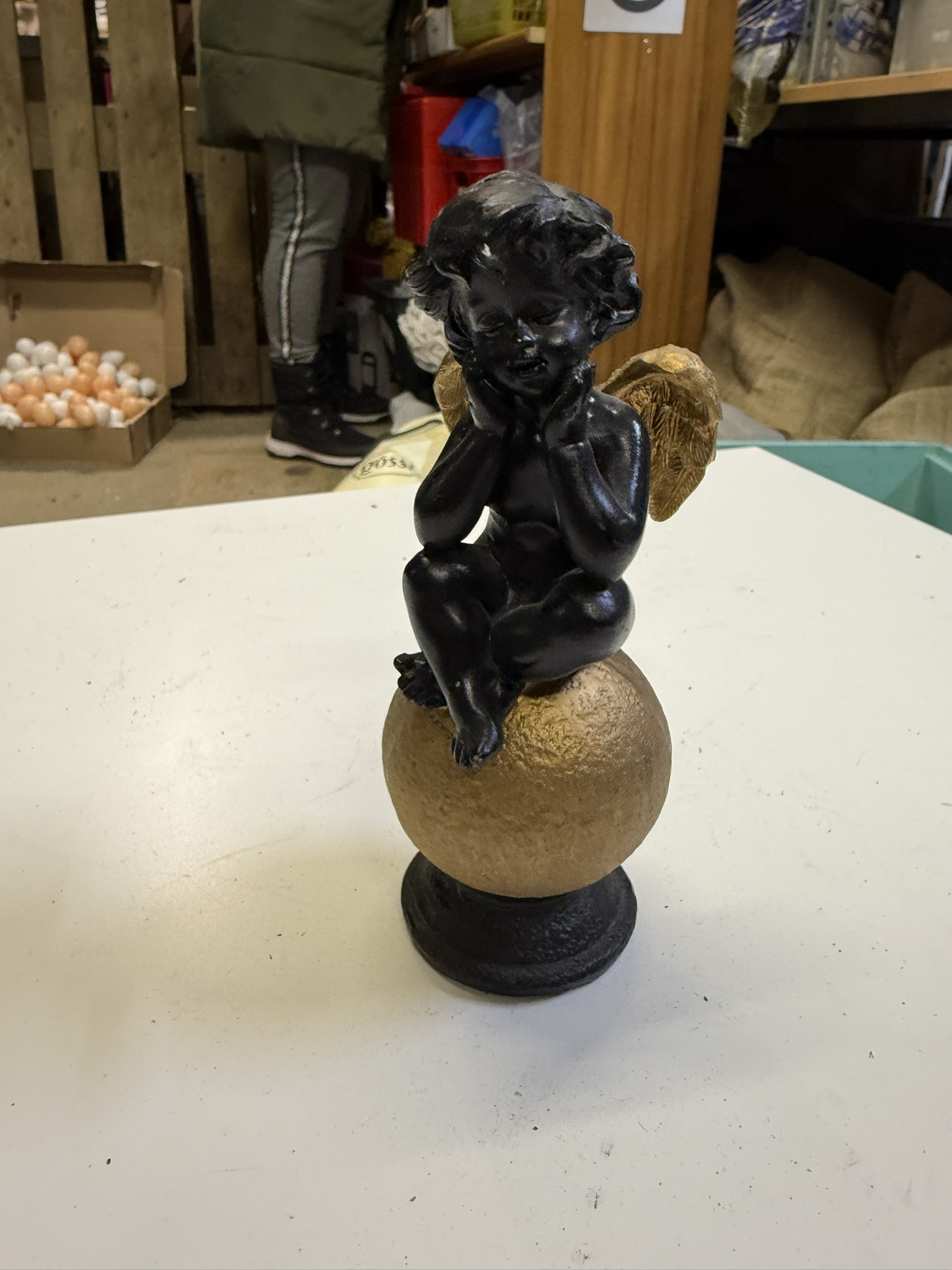 A07-013 Engel auf Kugel