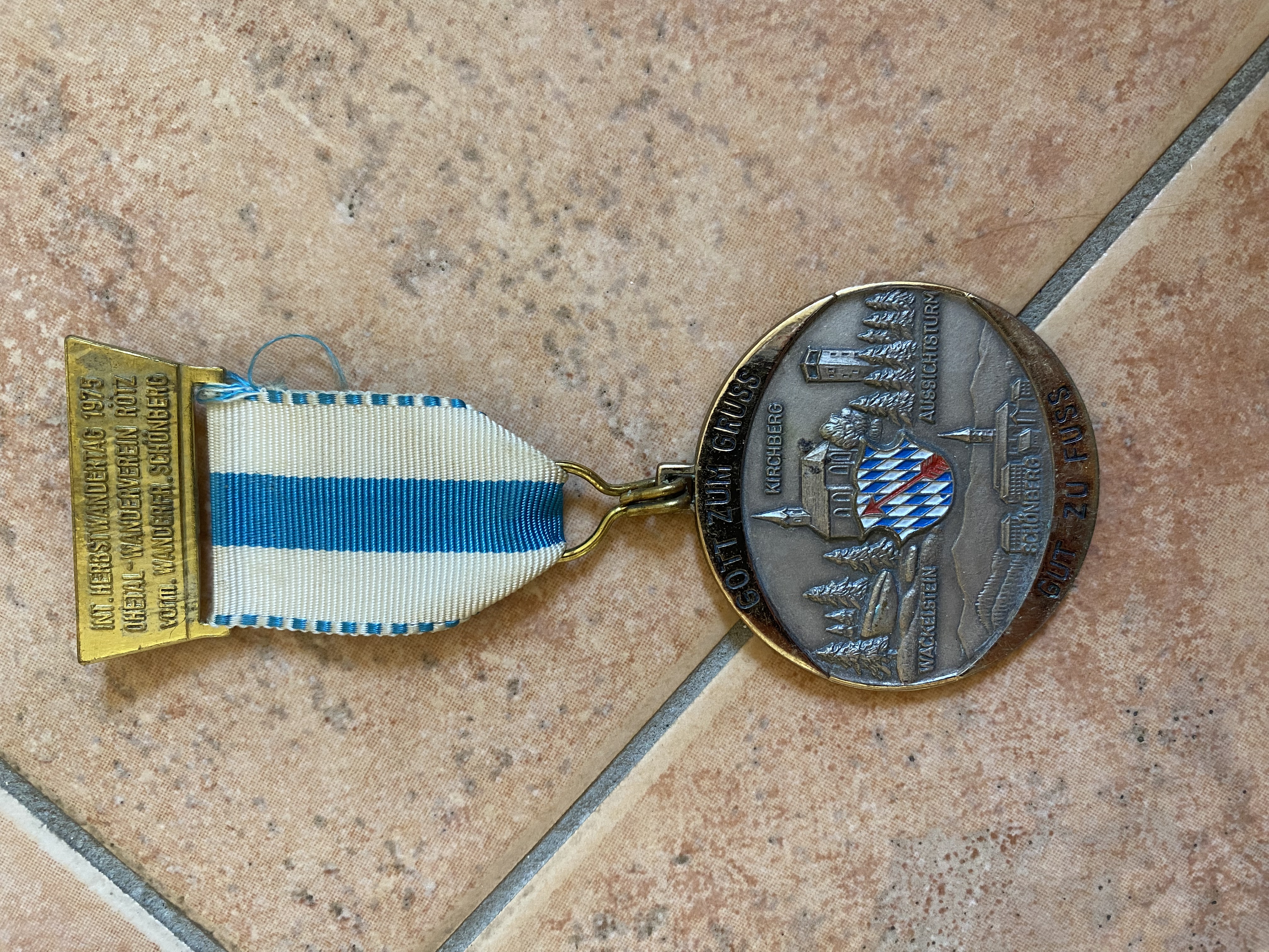 V01-050 Orden Wandertag