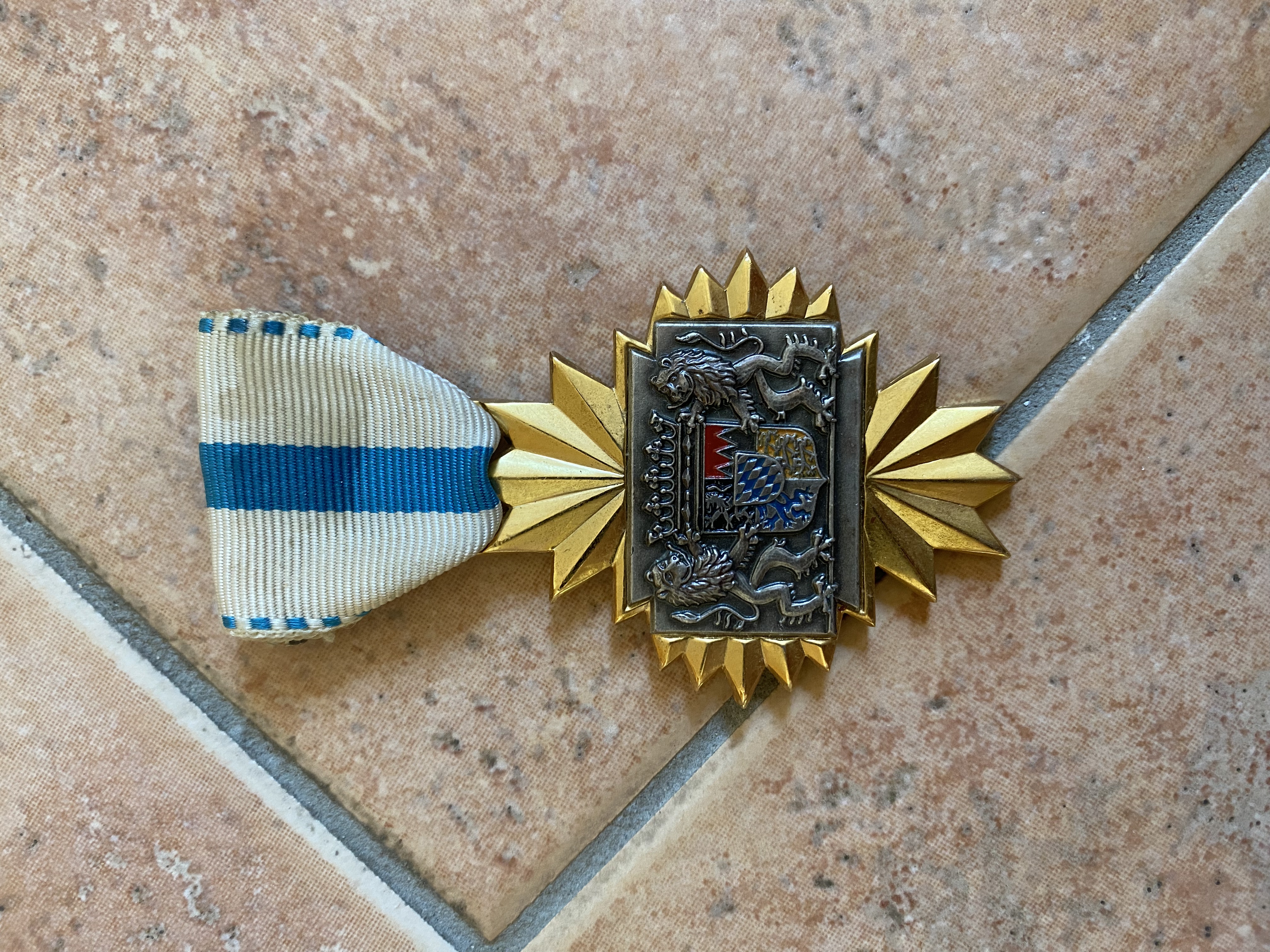 V01-043 Orden Bayern