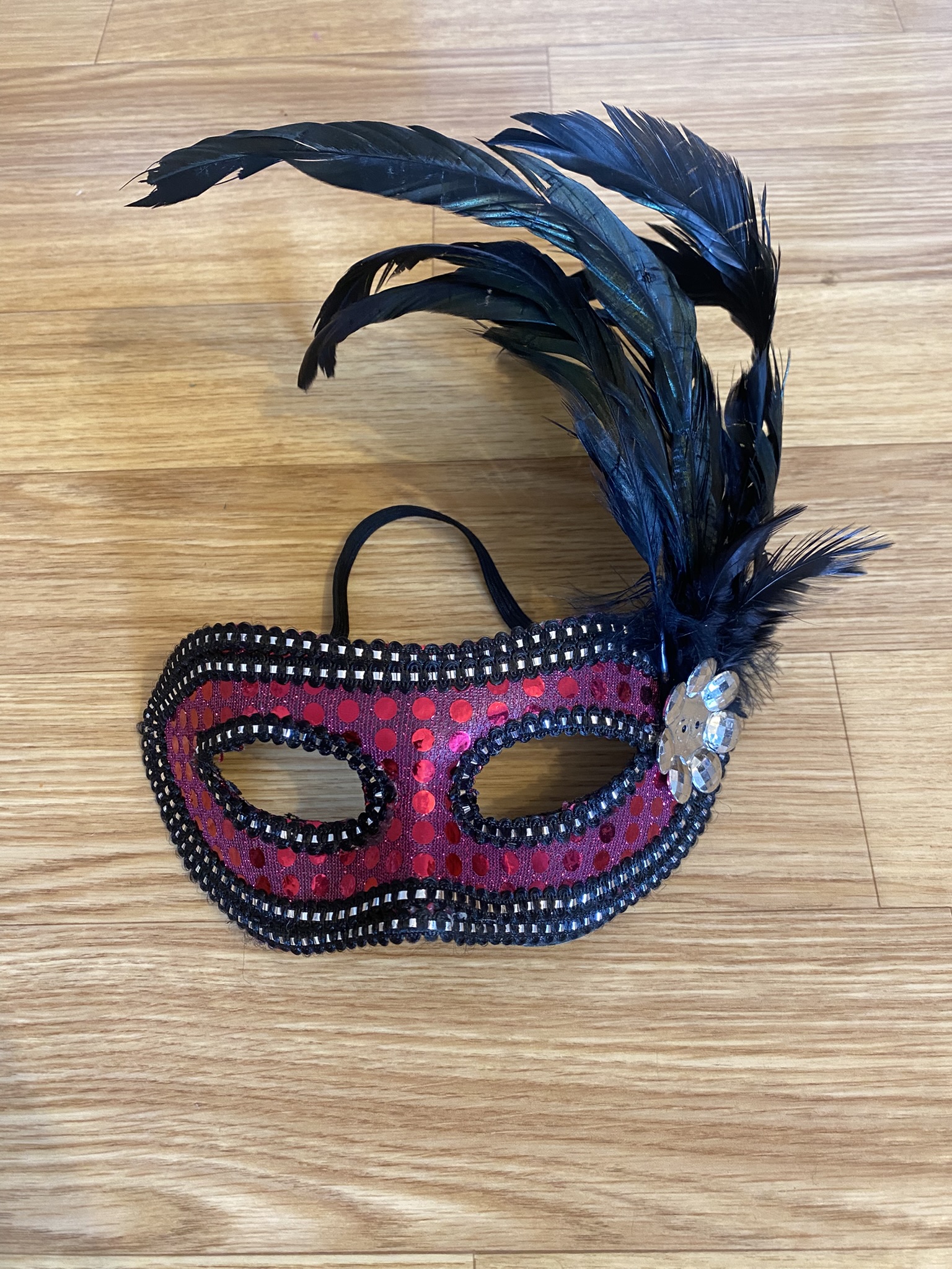 MA2 Augenmaske mit Federn