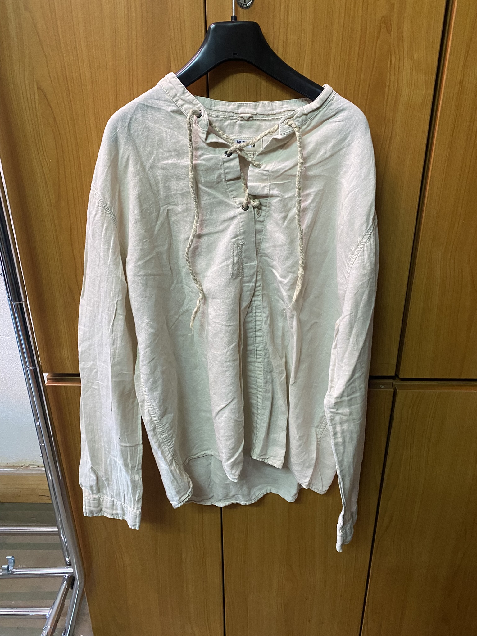 H29 Hemd mit Schnürung